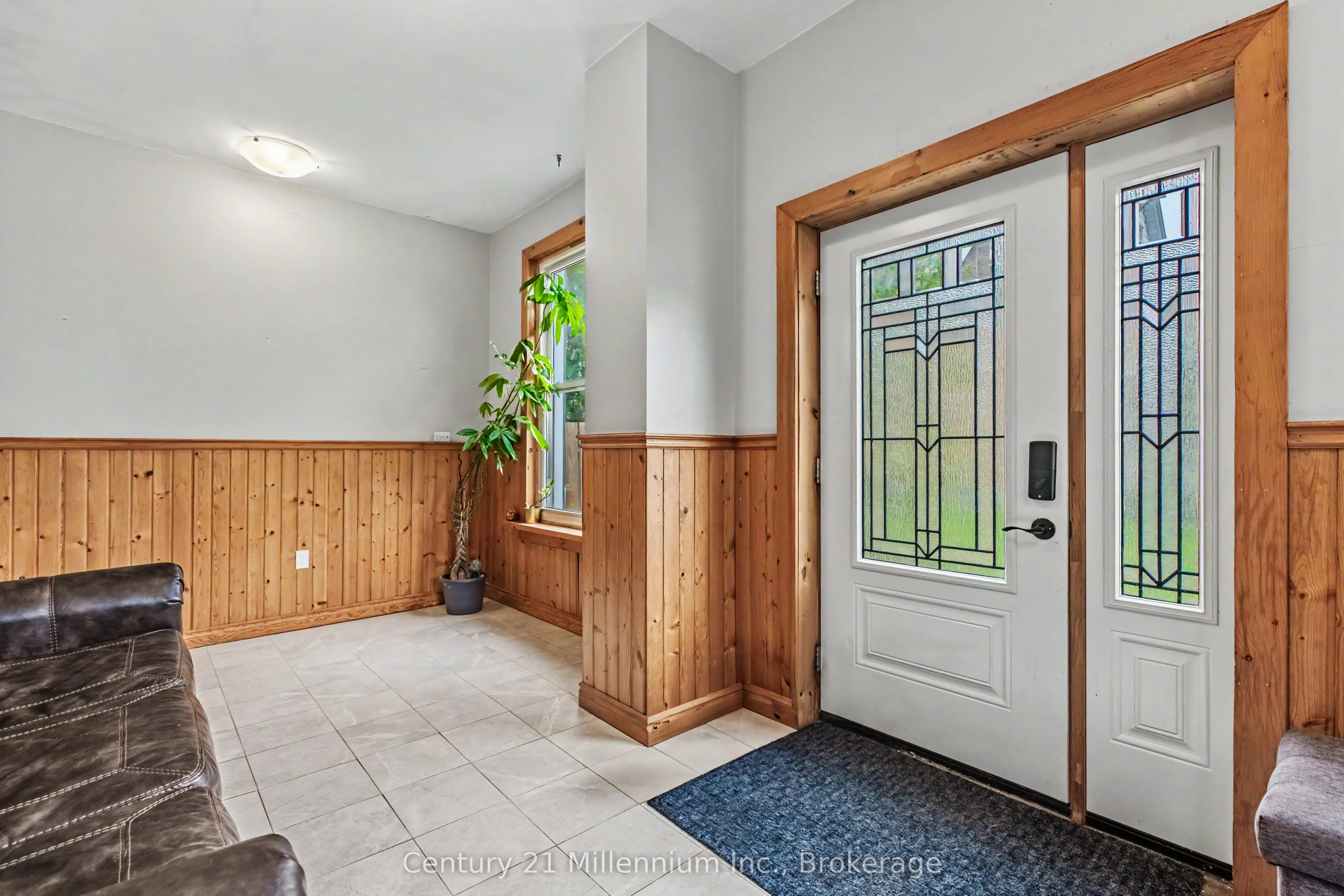 303025 15 Grey Road