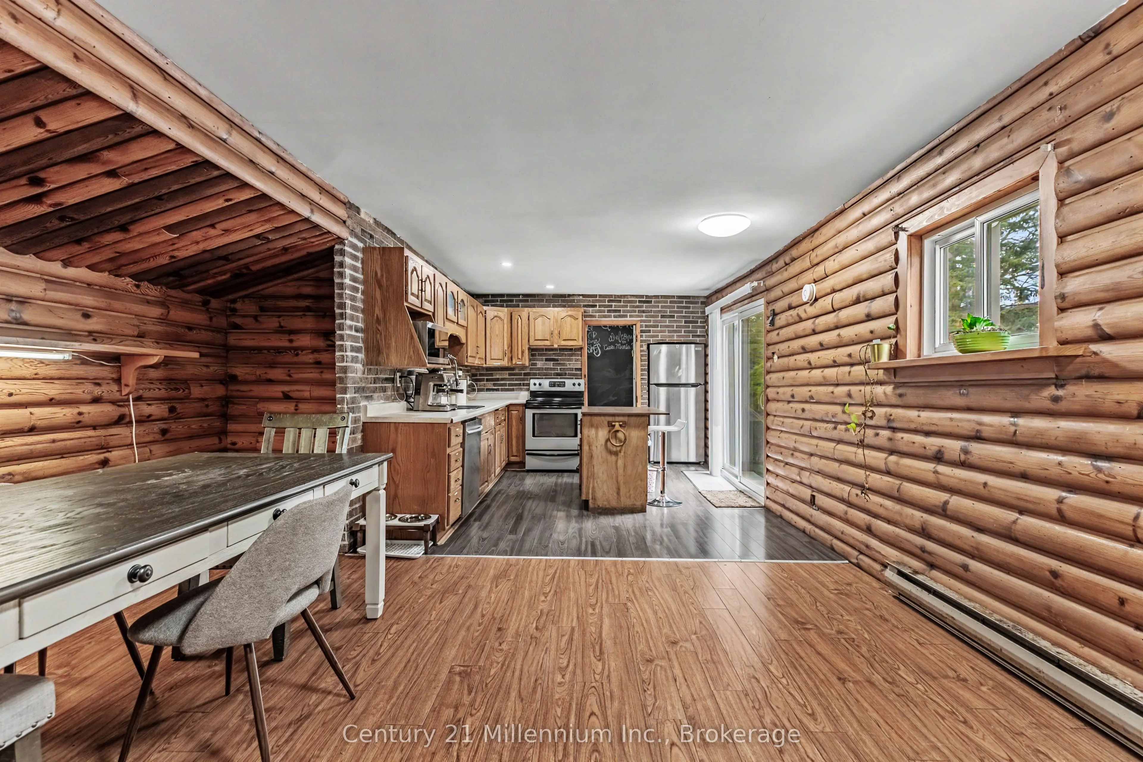 303025 15 Grey Road