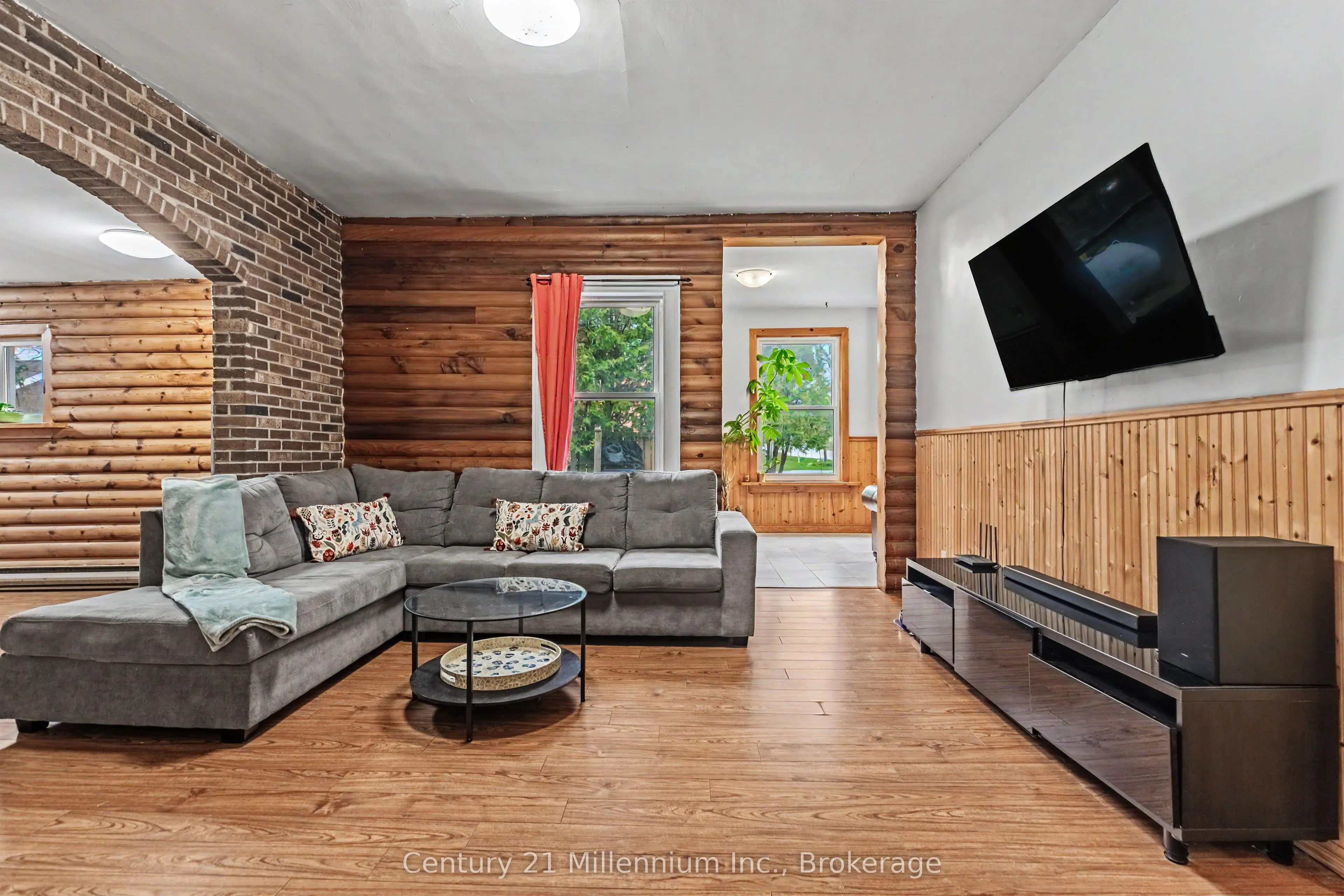 303025 15 Grey Road