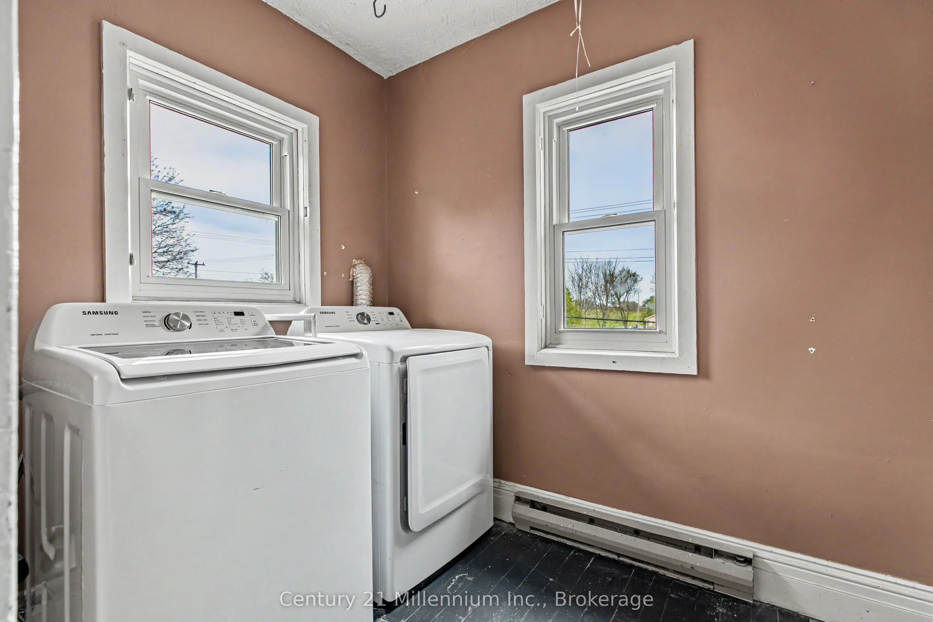 303025 15 Grey Road