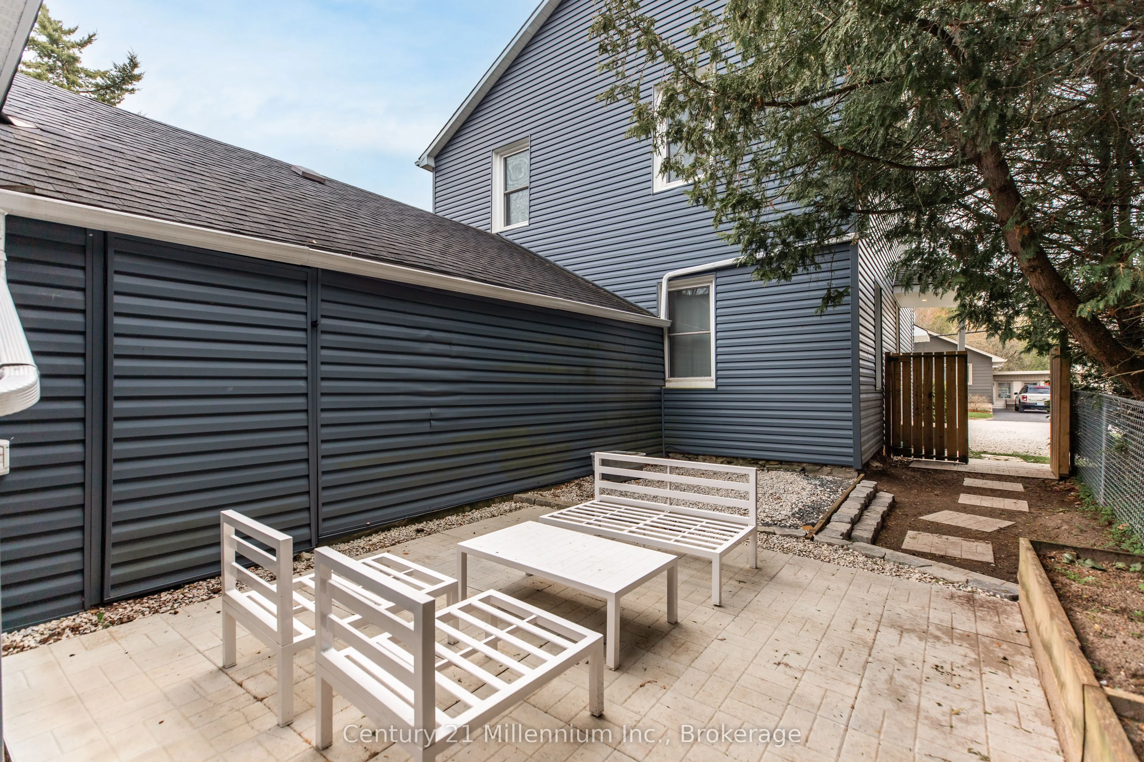 303025 15 Grey Road