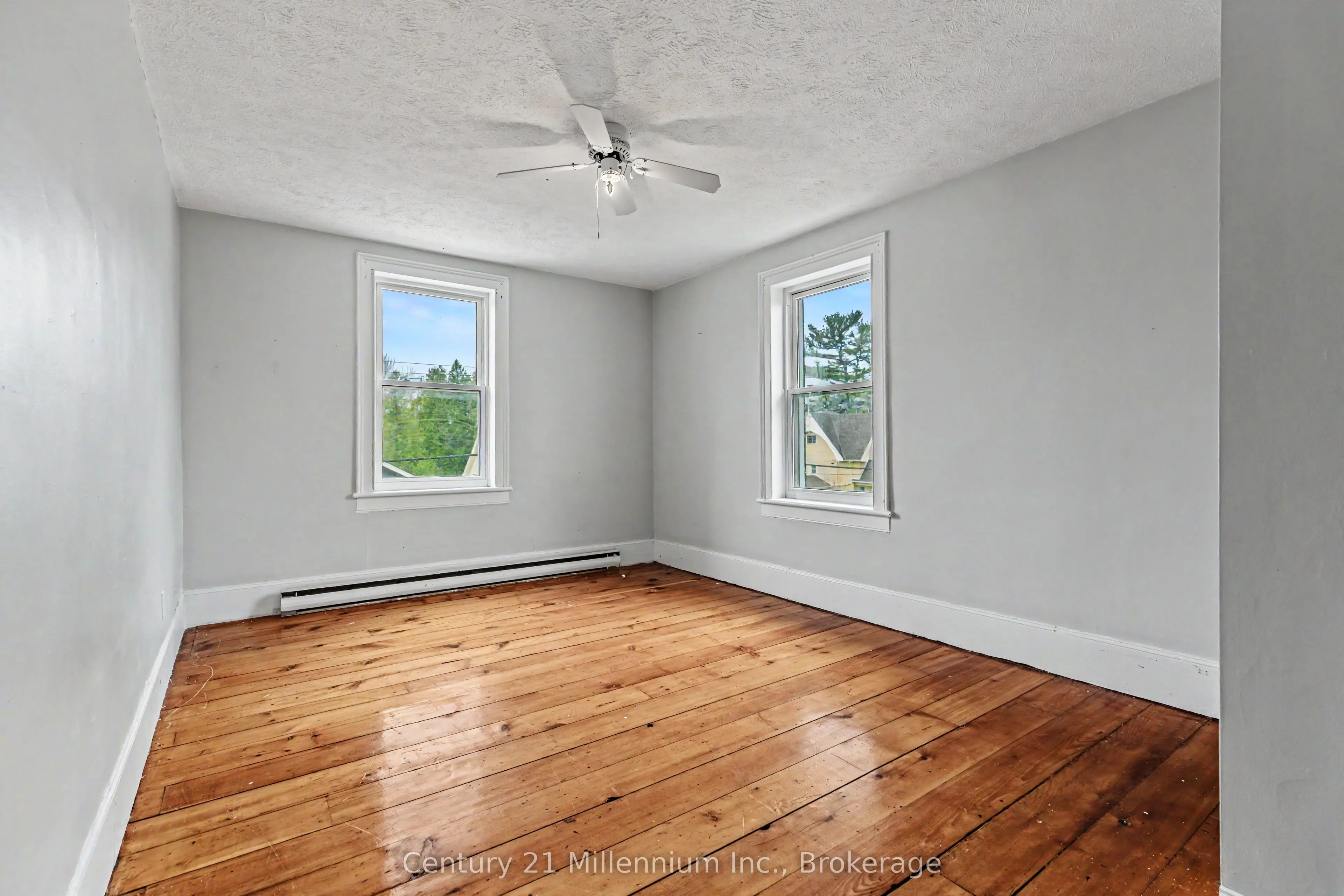 303025 15 Grey Road