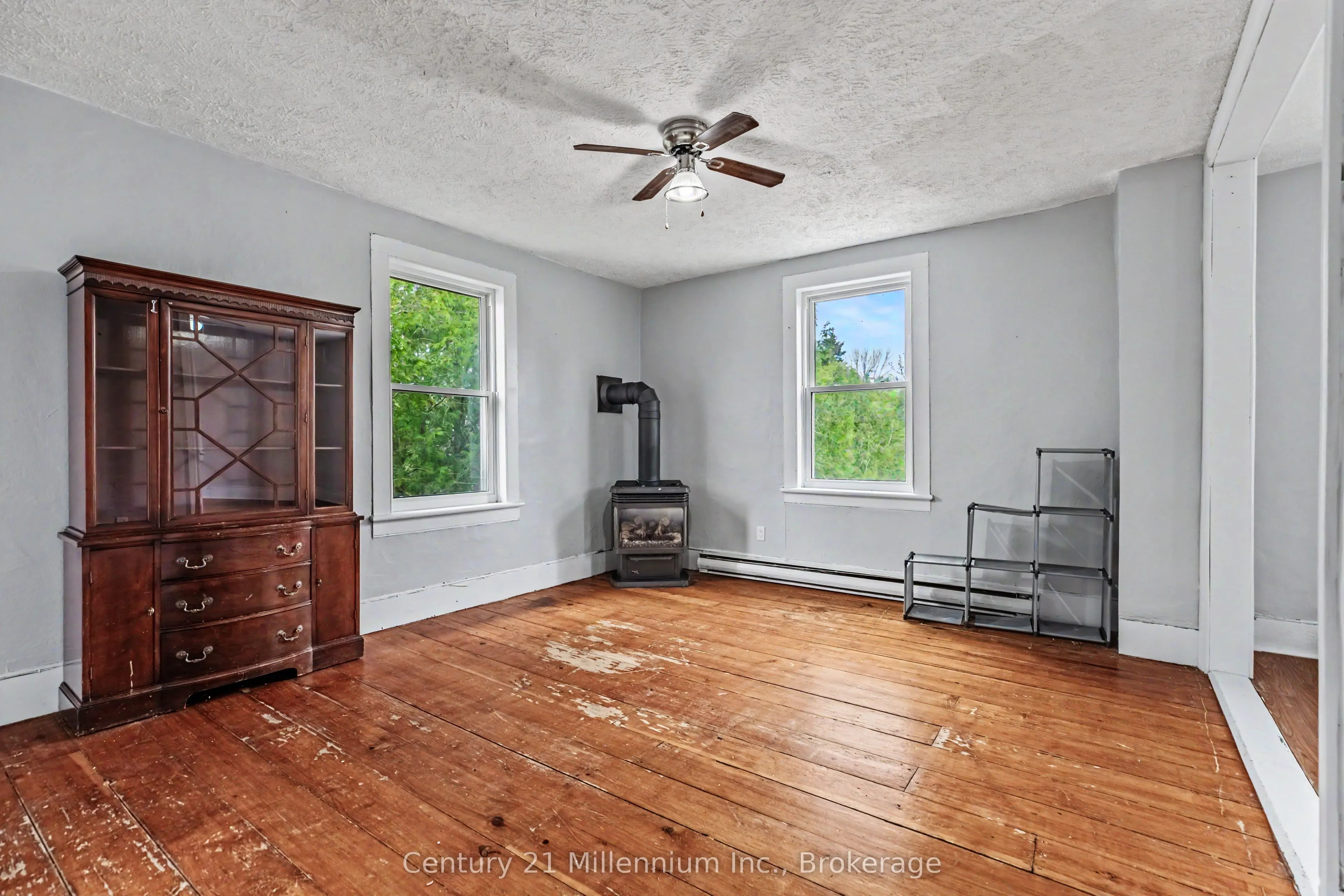 303025 15 Grey Road