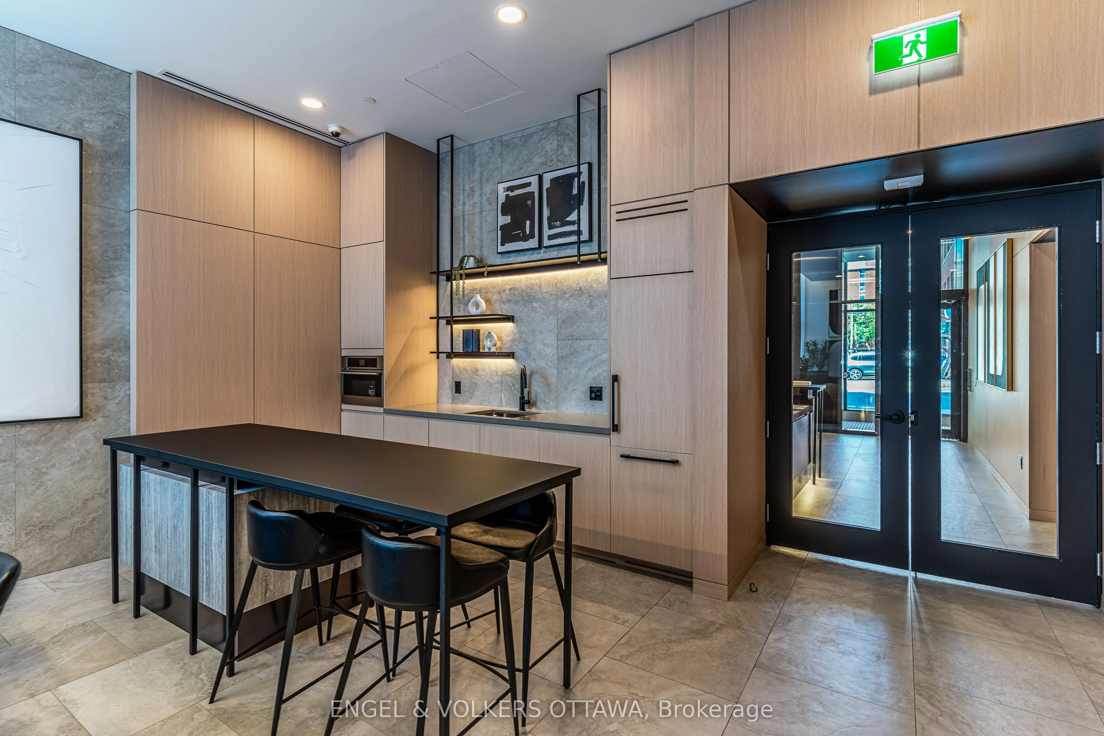 10 James Street #709
