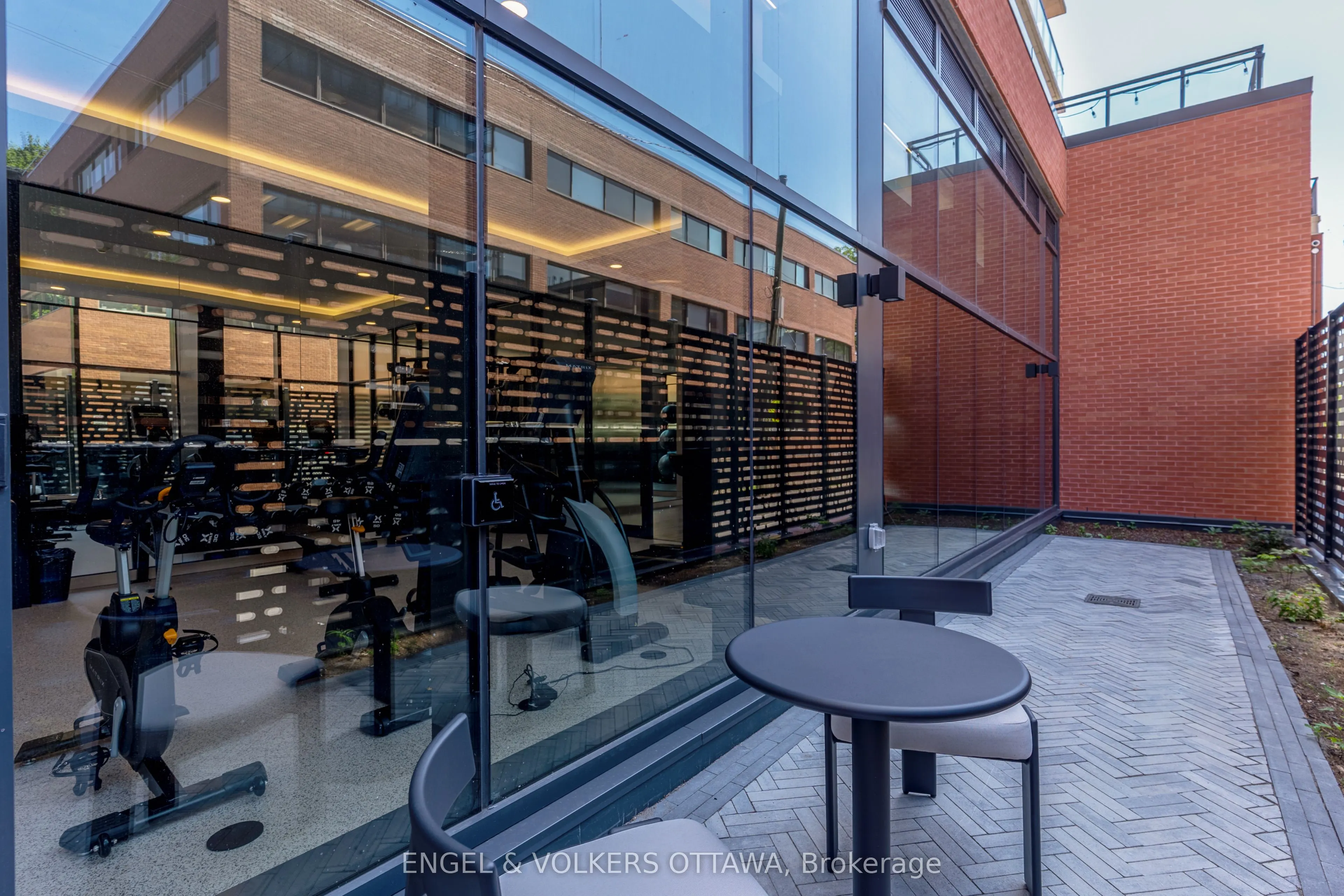 10 James Street #405