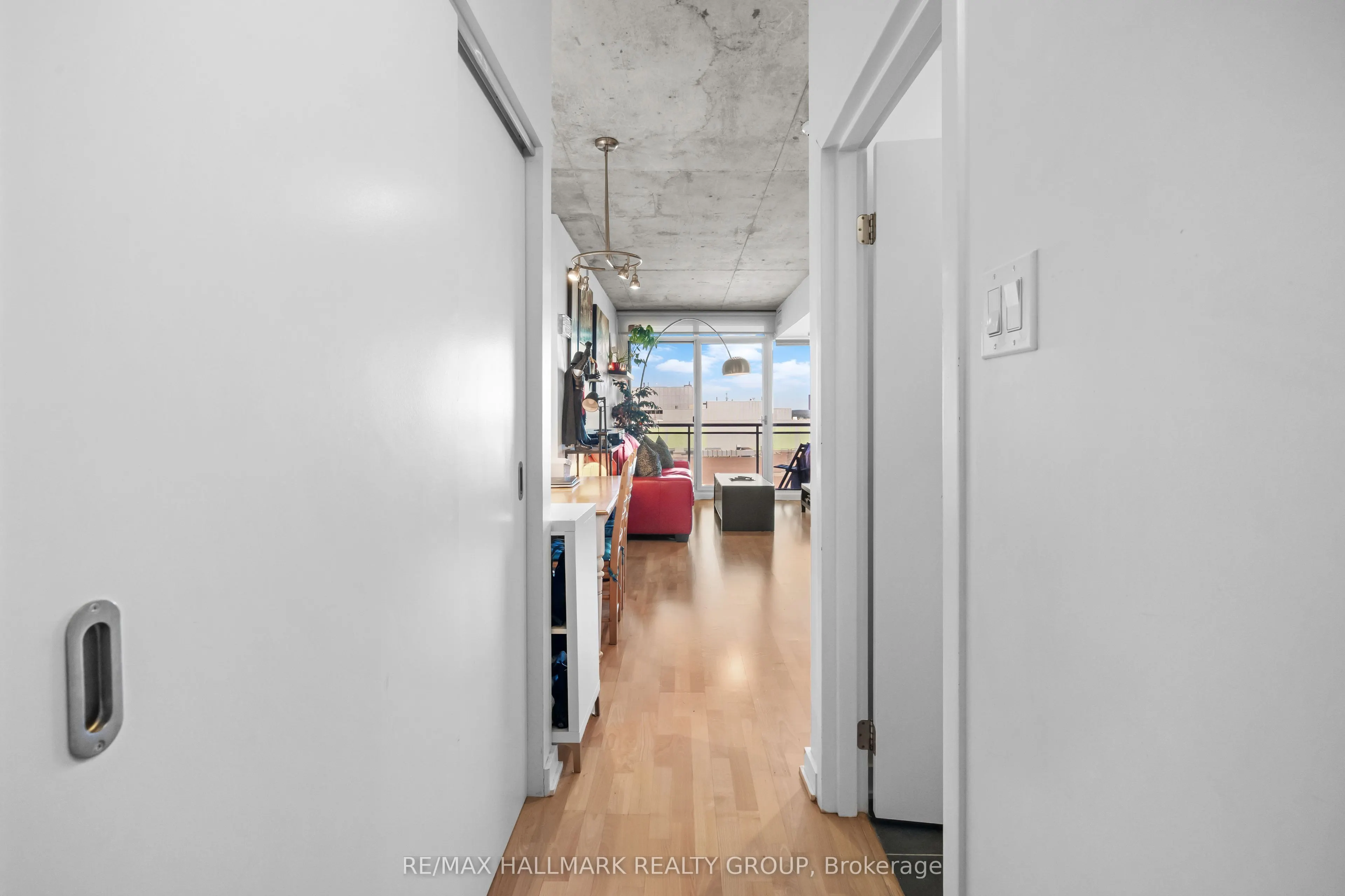 324 Laurier Avenue W #1804