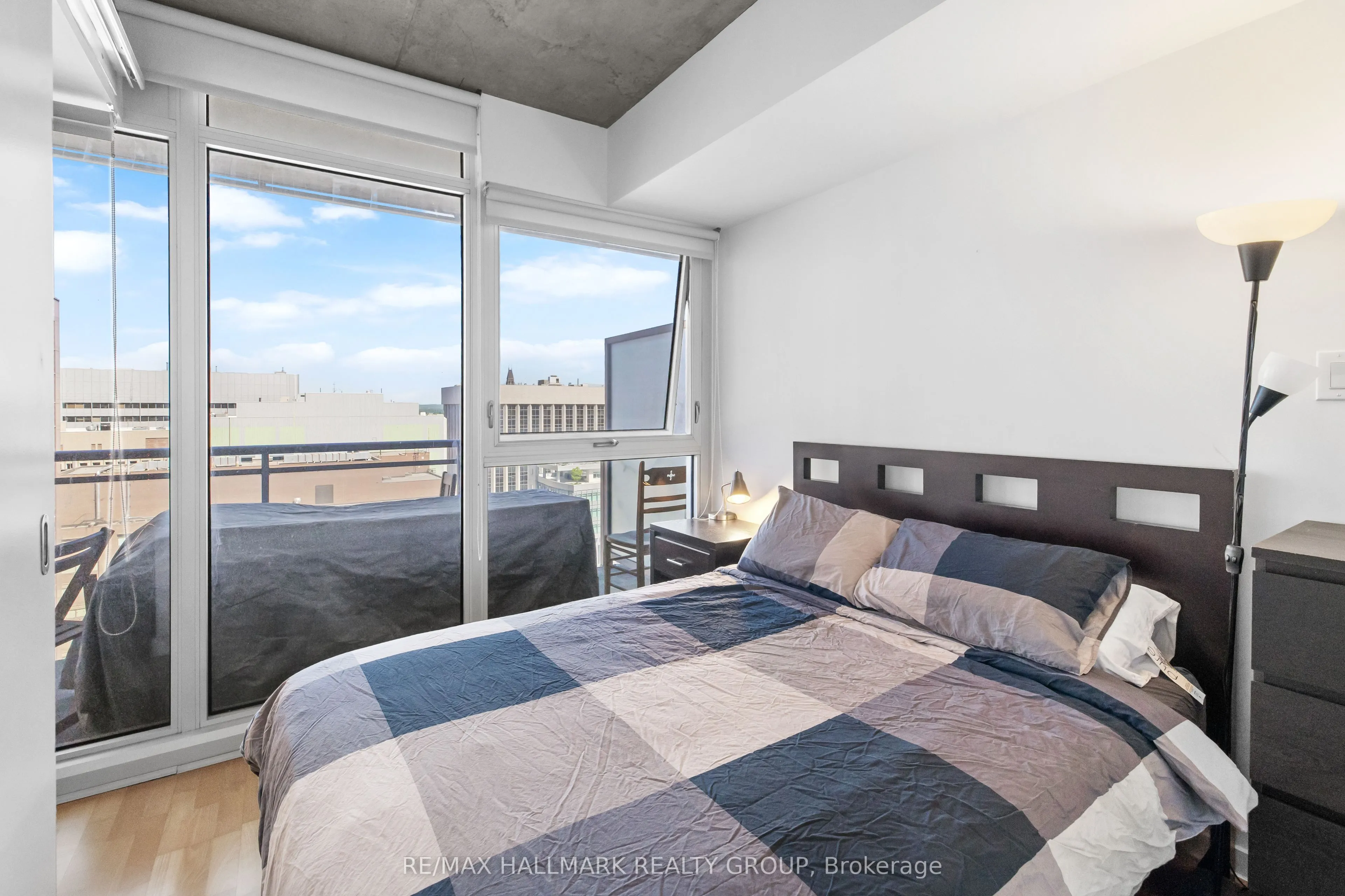 324 Laurier Avenue W #1804