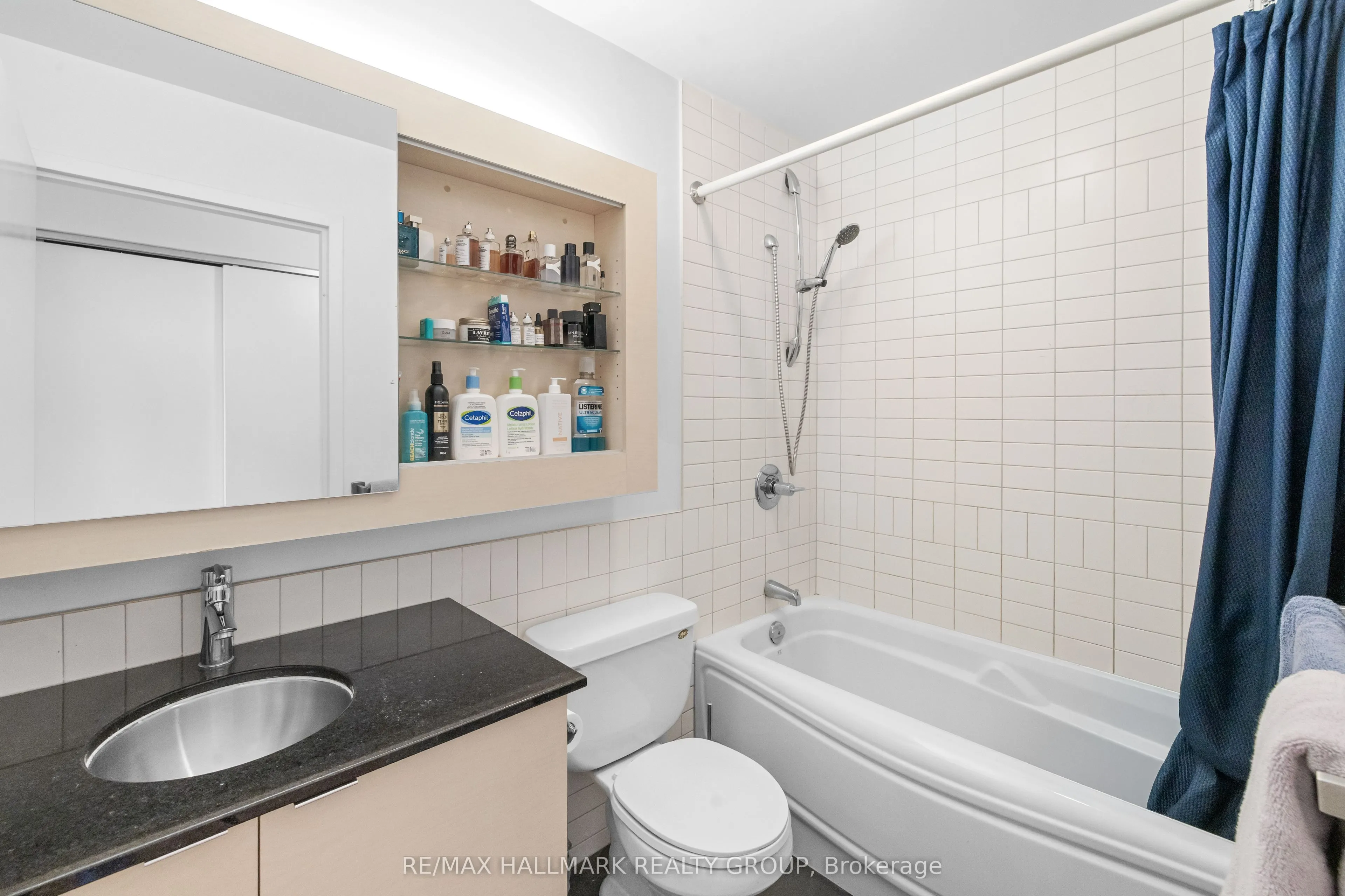 324 Laurier Avenue W #1804