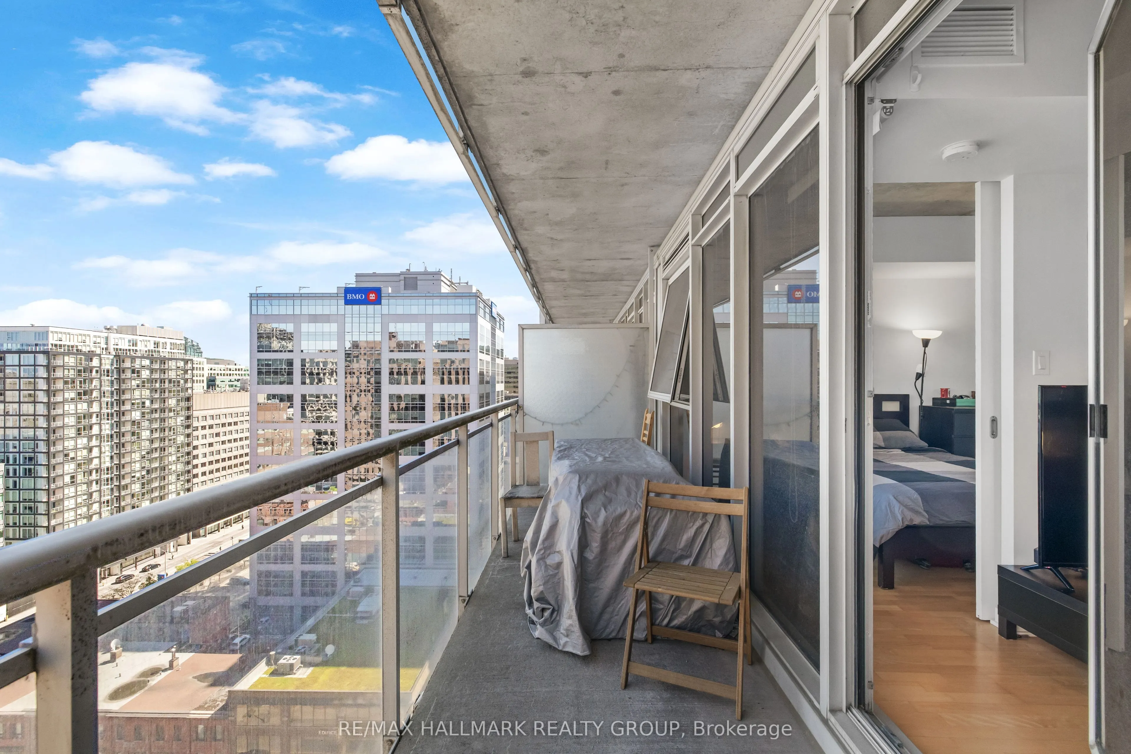 324 Laurier Avenue W #1804