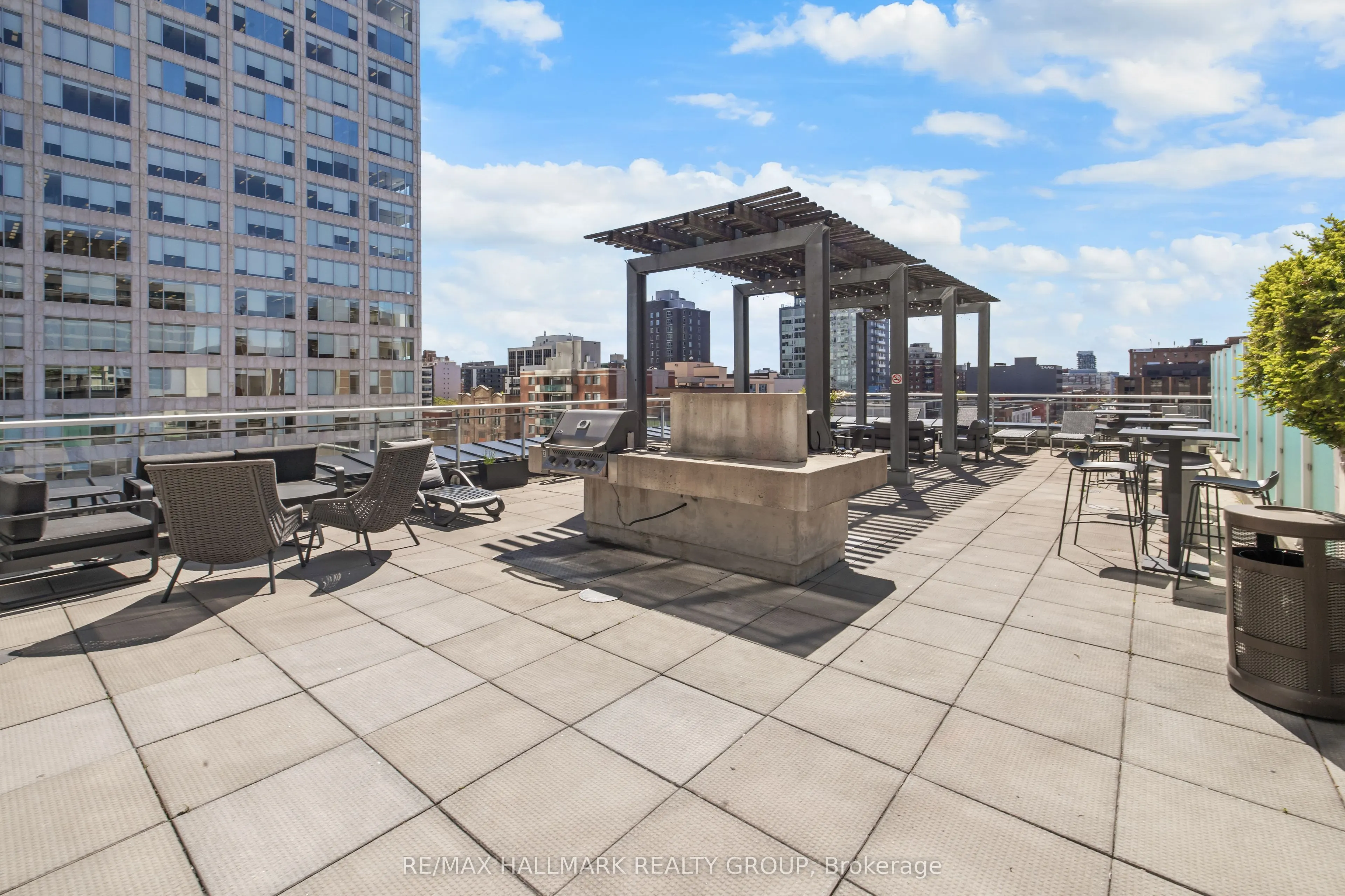 324 Laurier Avenue W #1804