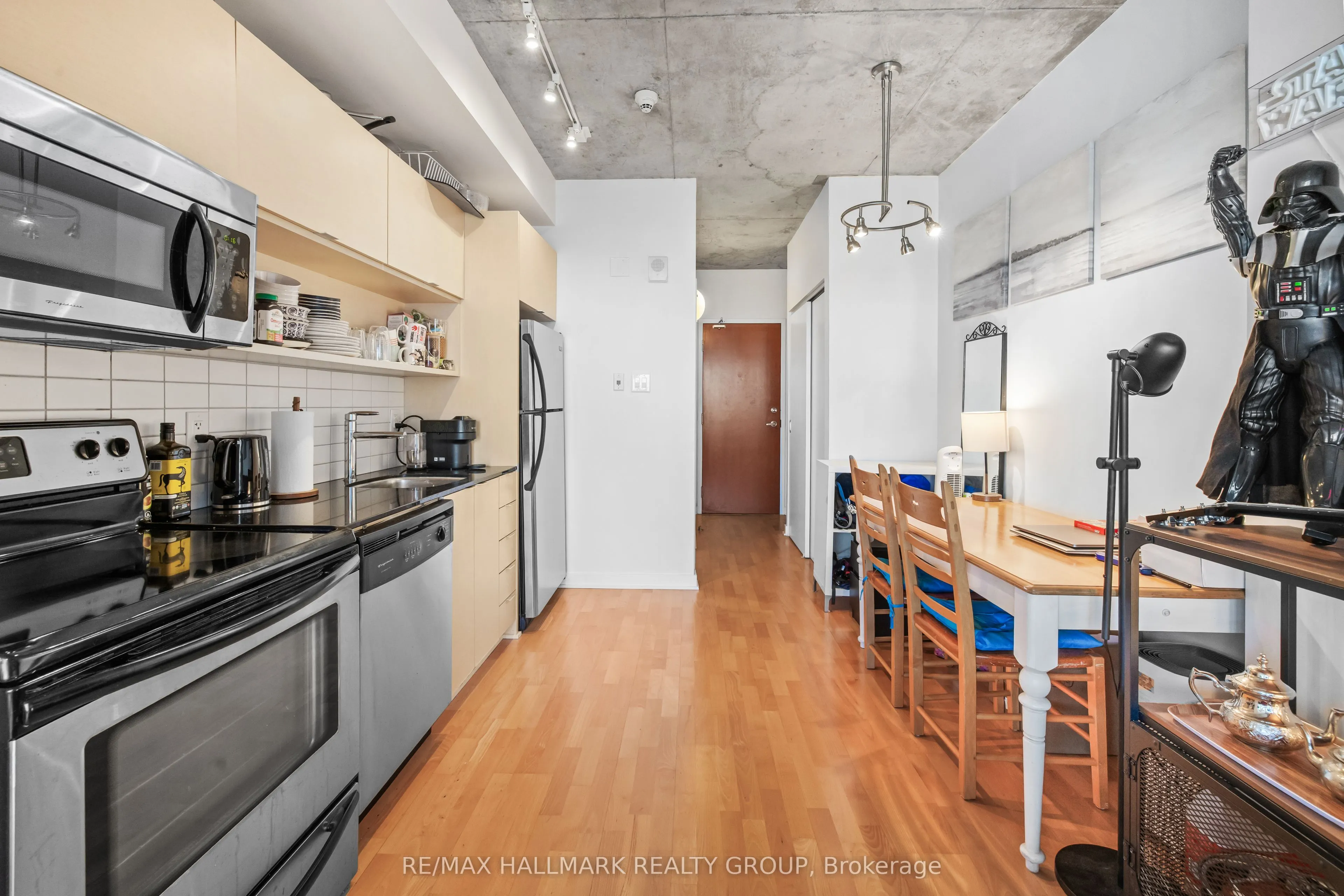 324 Laurier Avenue W #1804