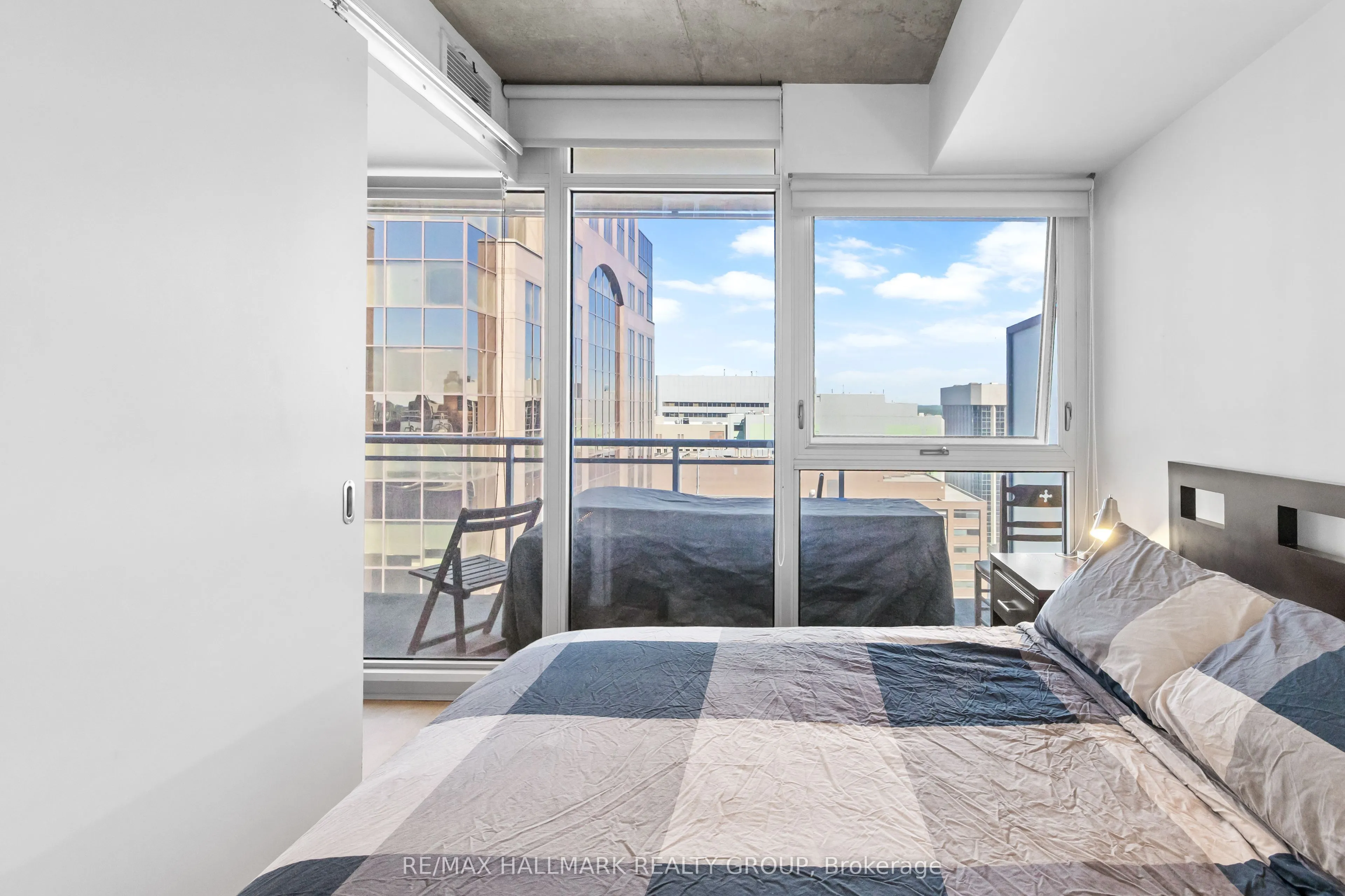 324 Laurier Avenue W #1804