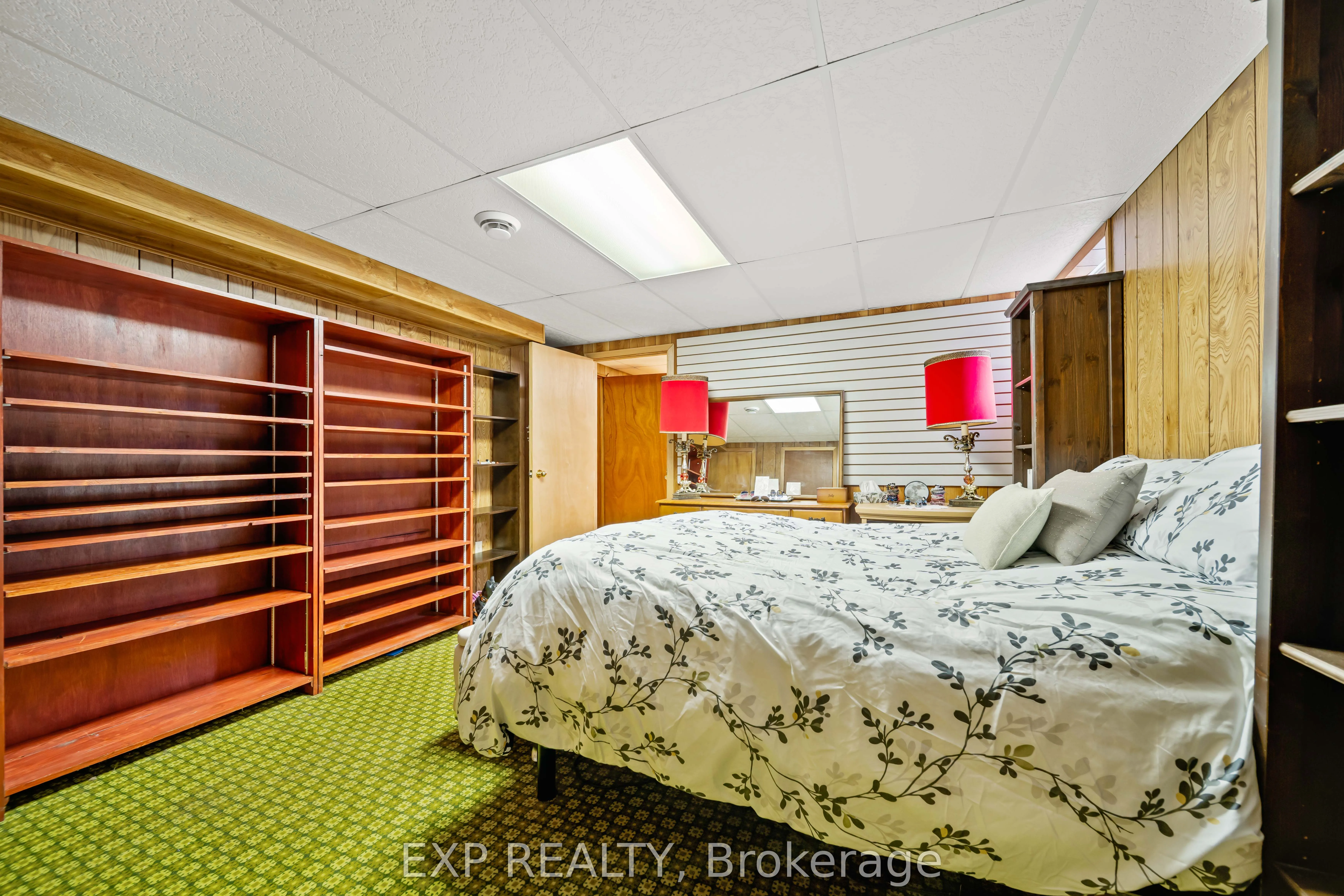 308 John Street S
