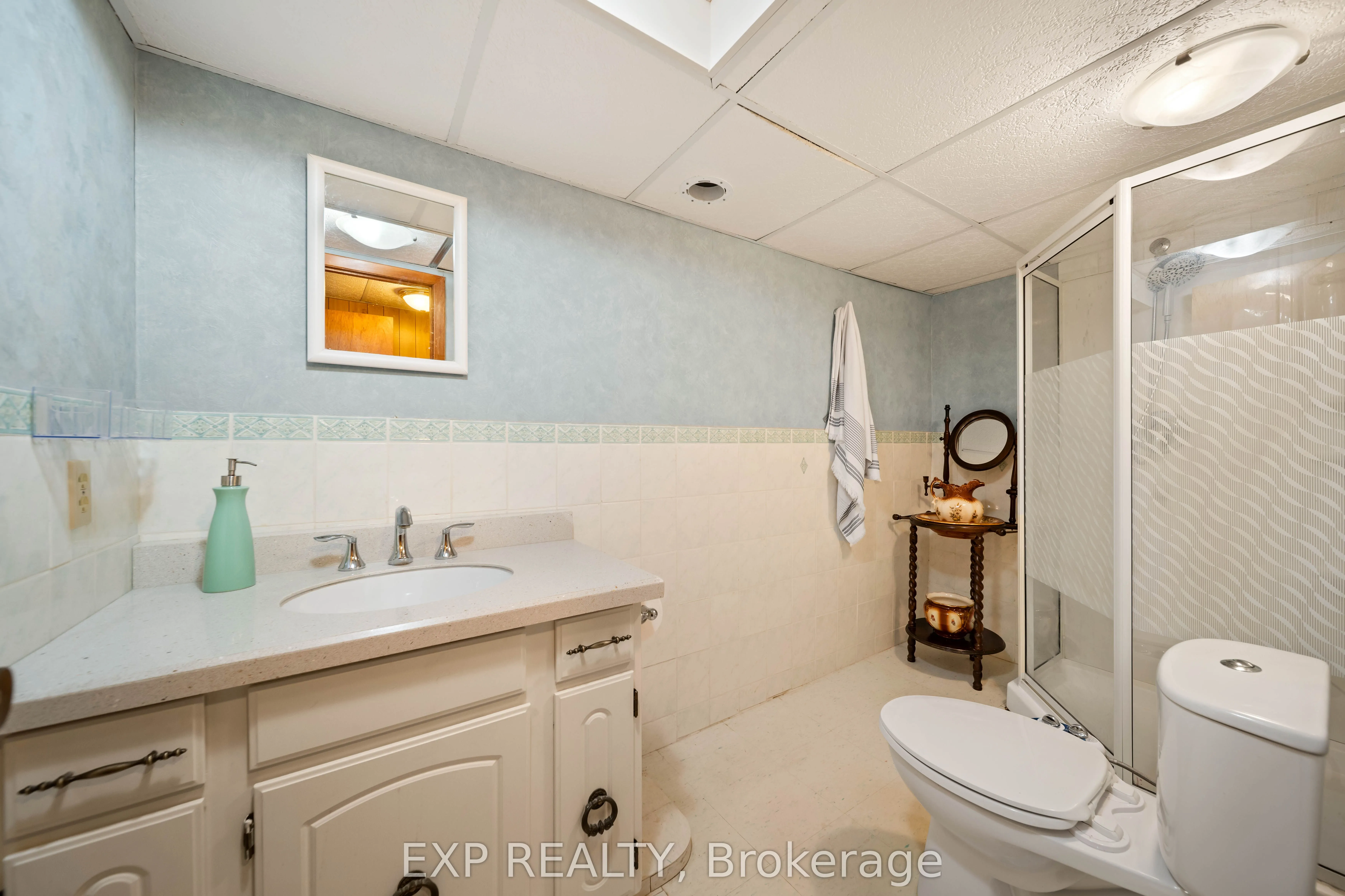 308 John Street S