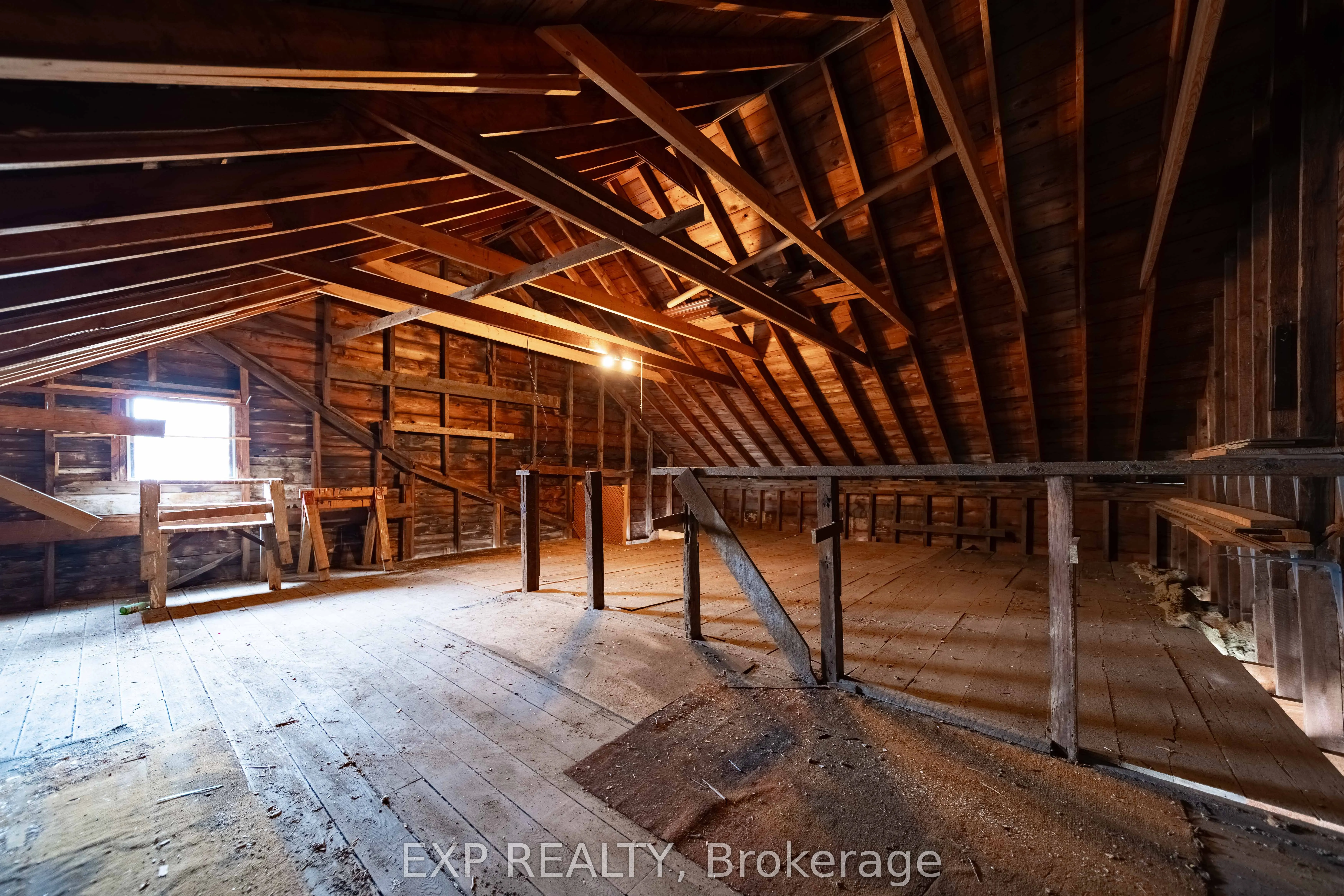 308 John Street S