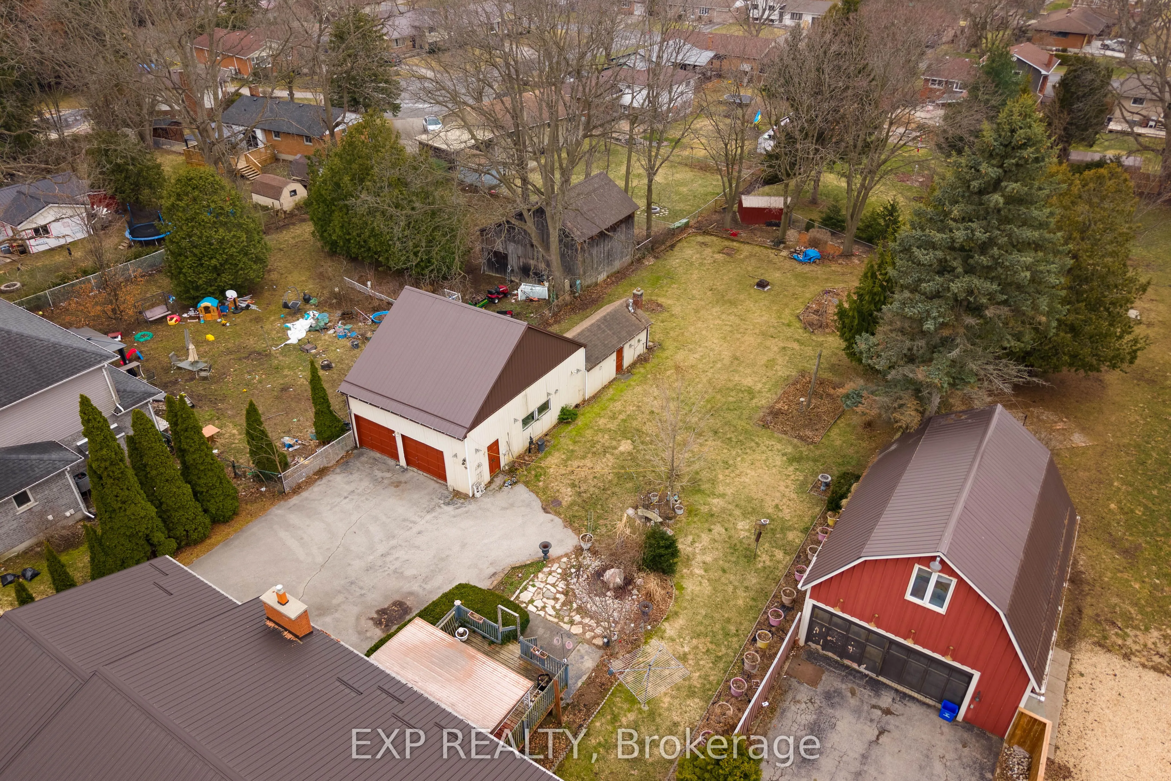 308 John Street S