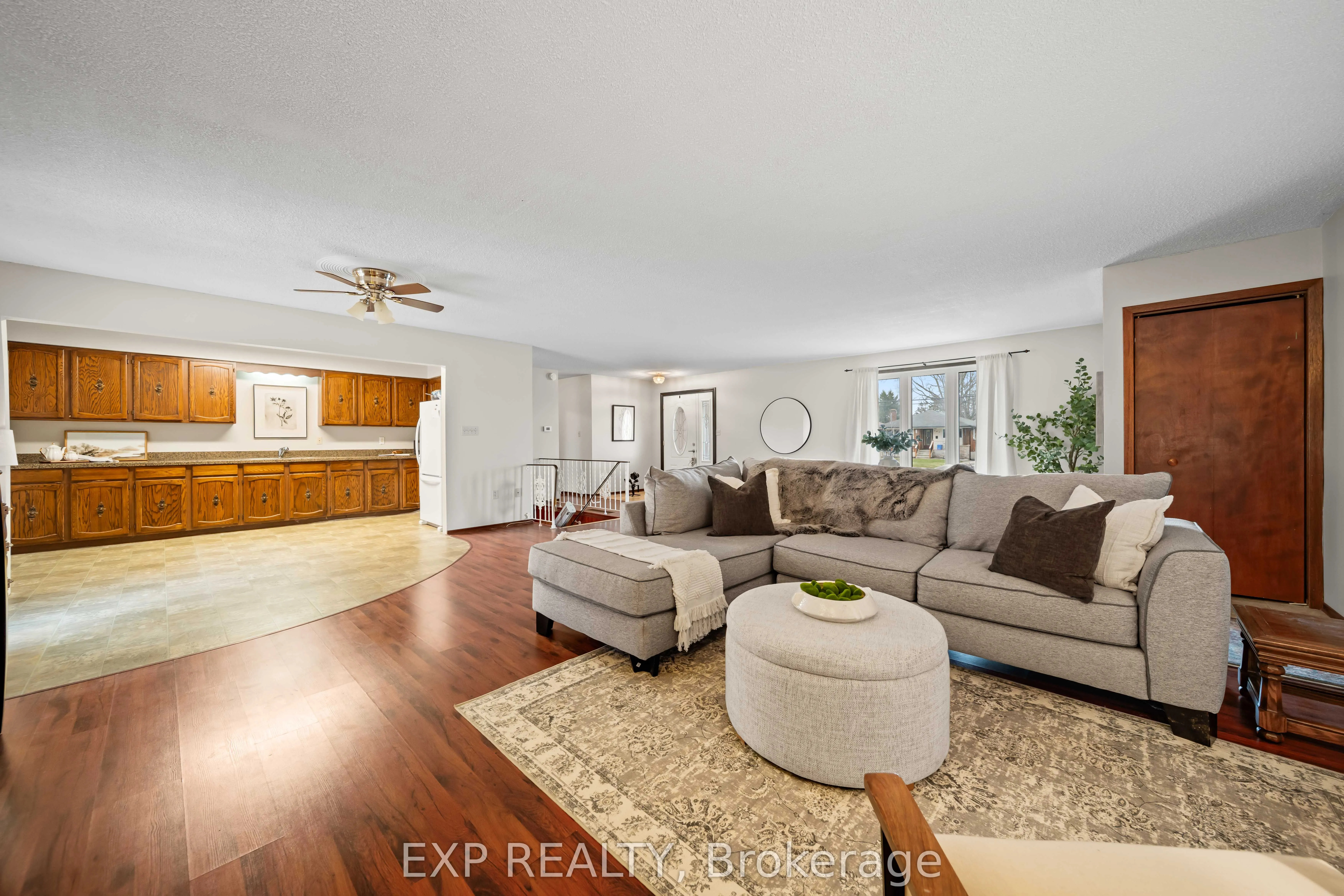 308 John Street S