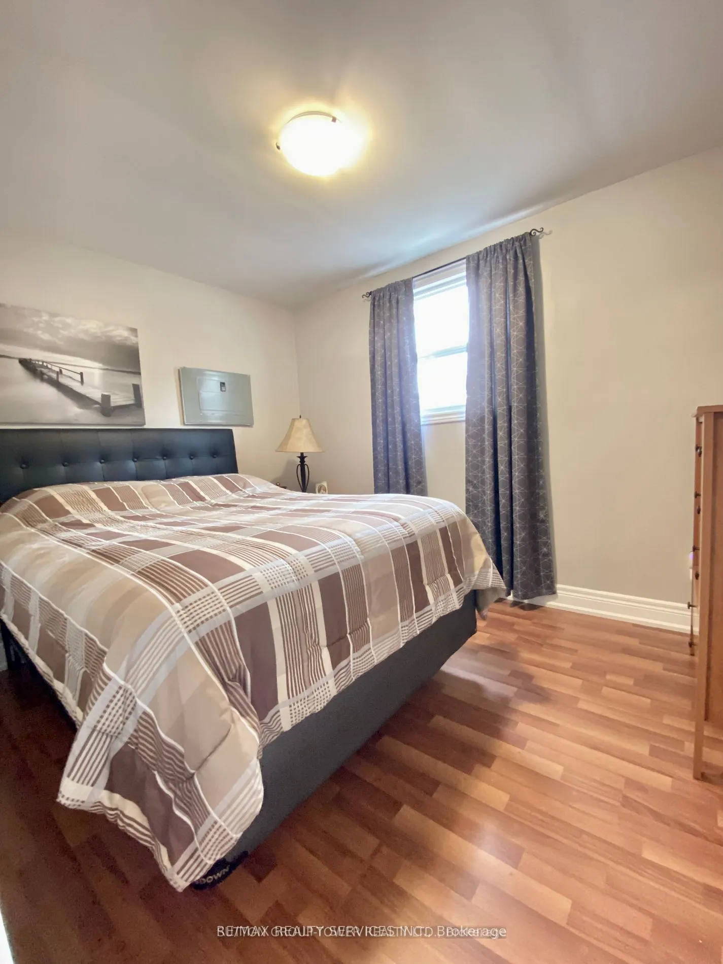 4870 Mapleview Crescent