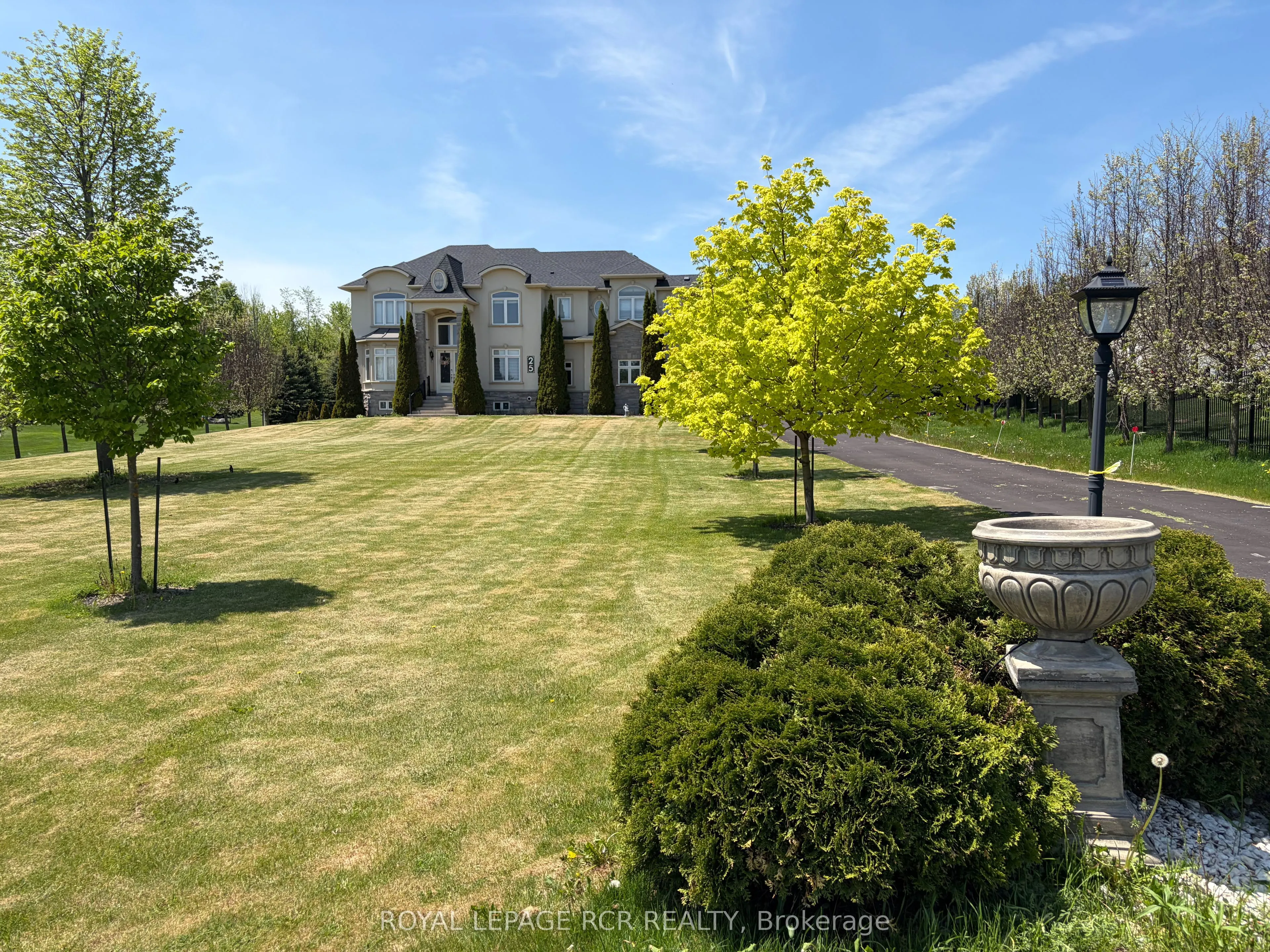 25 Brookhaven Crescent