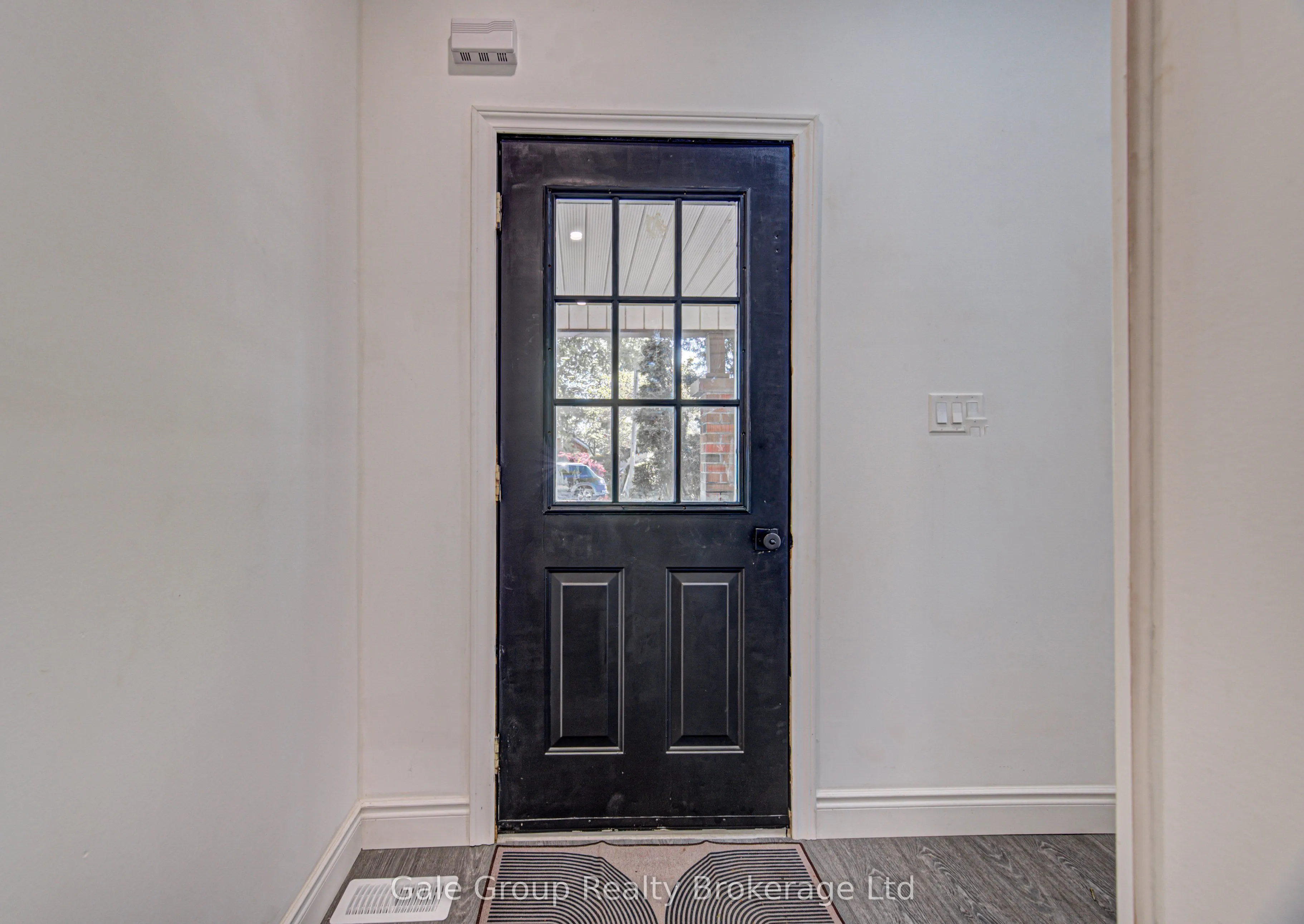 203 Talbot Street S