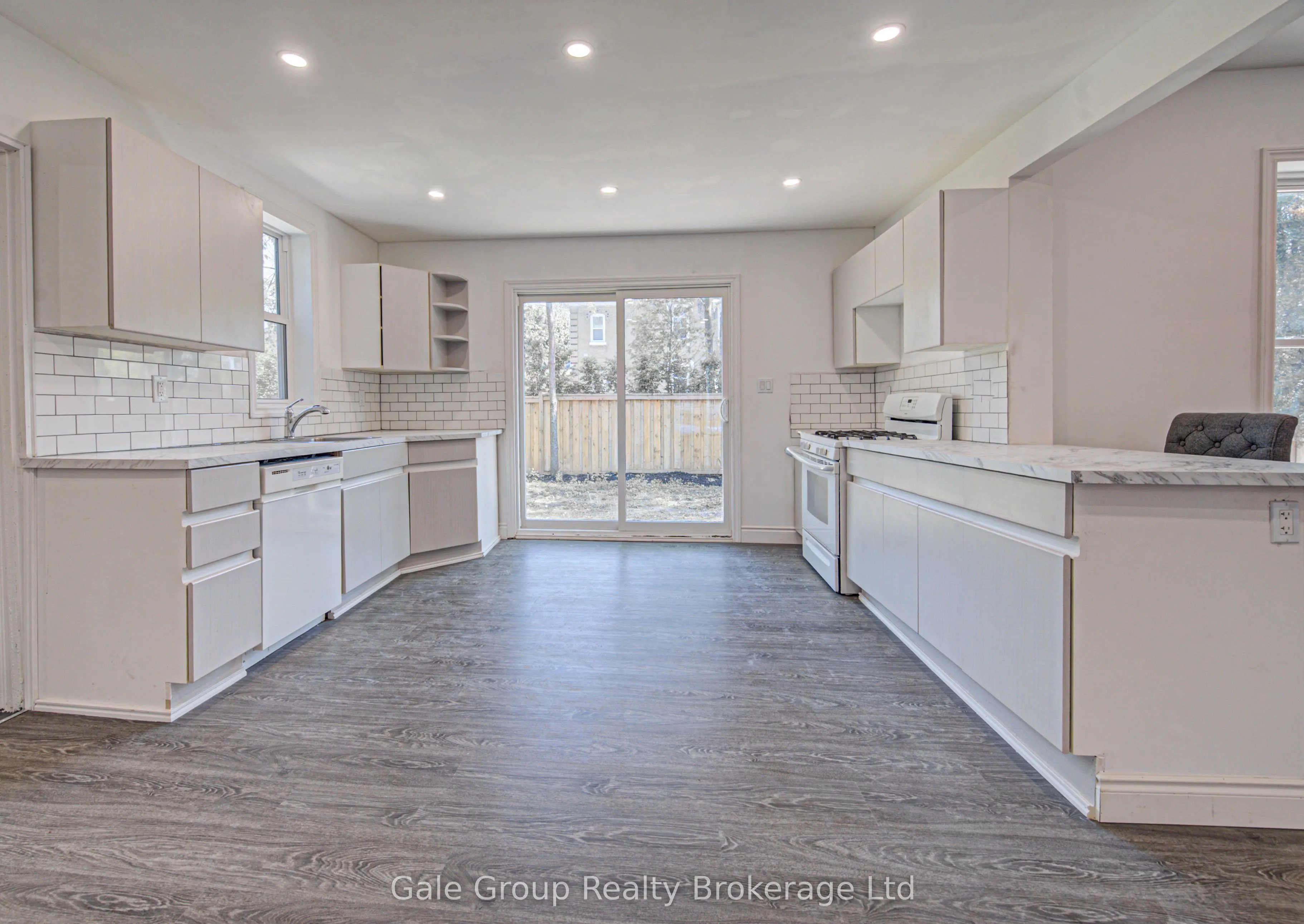 203 Talbot Street S
