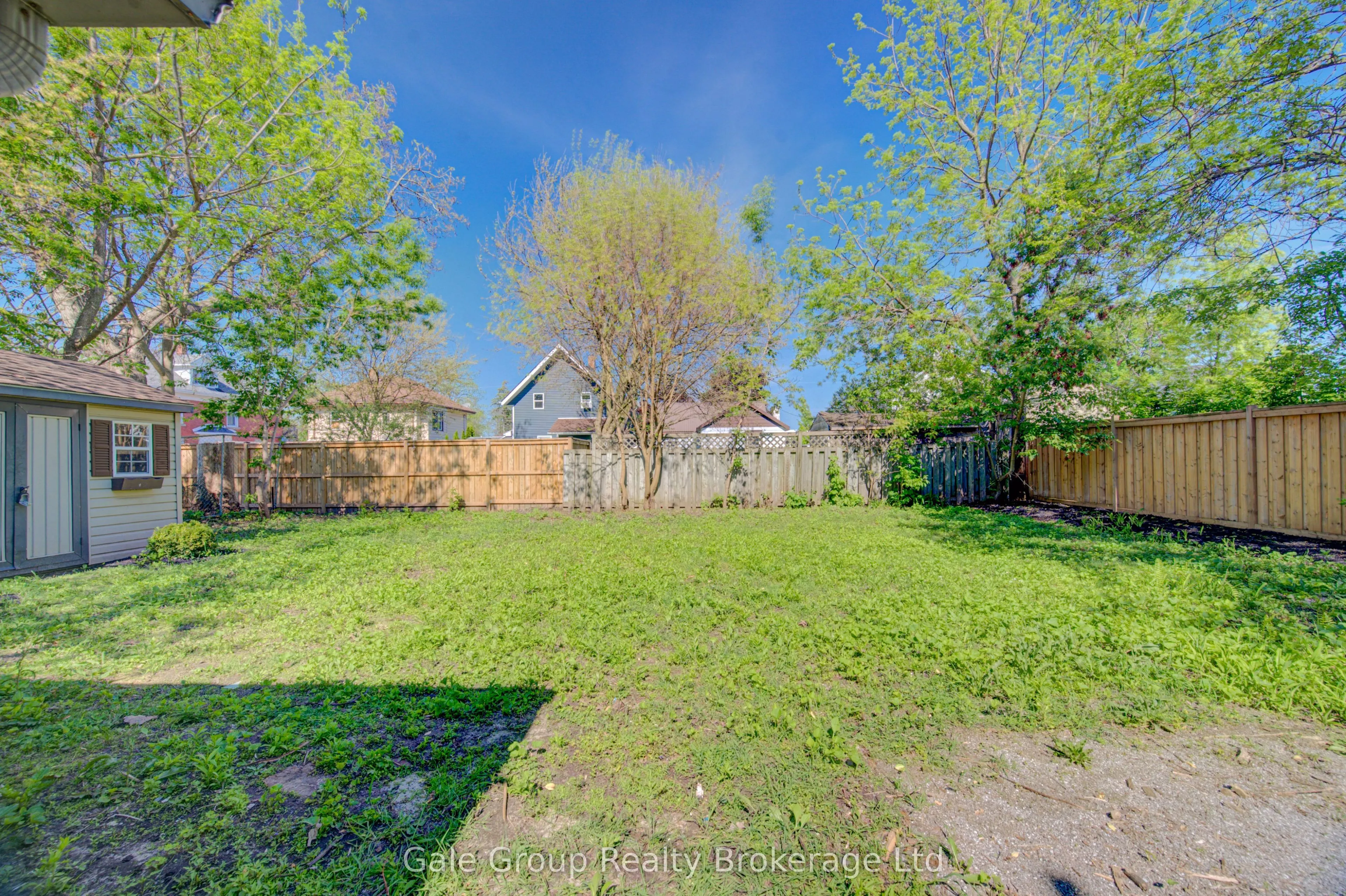 203 Talbot Street S