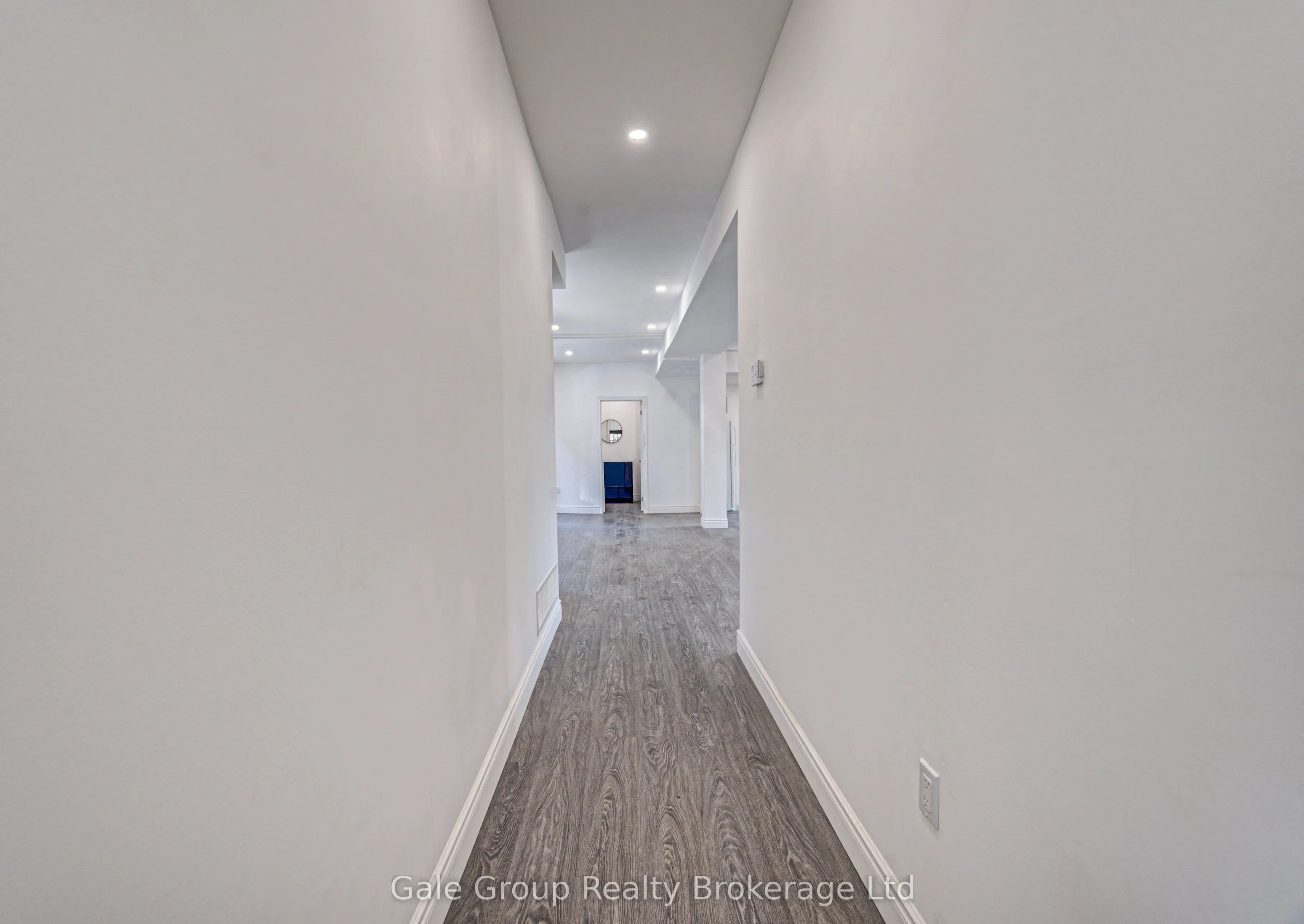 203 Talbot Street S