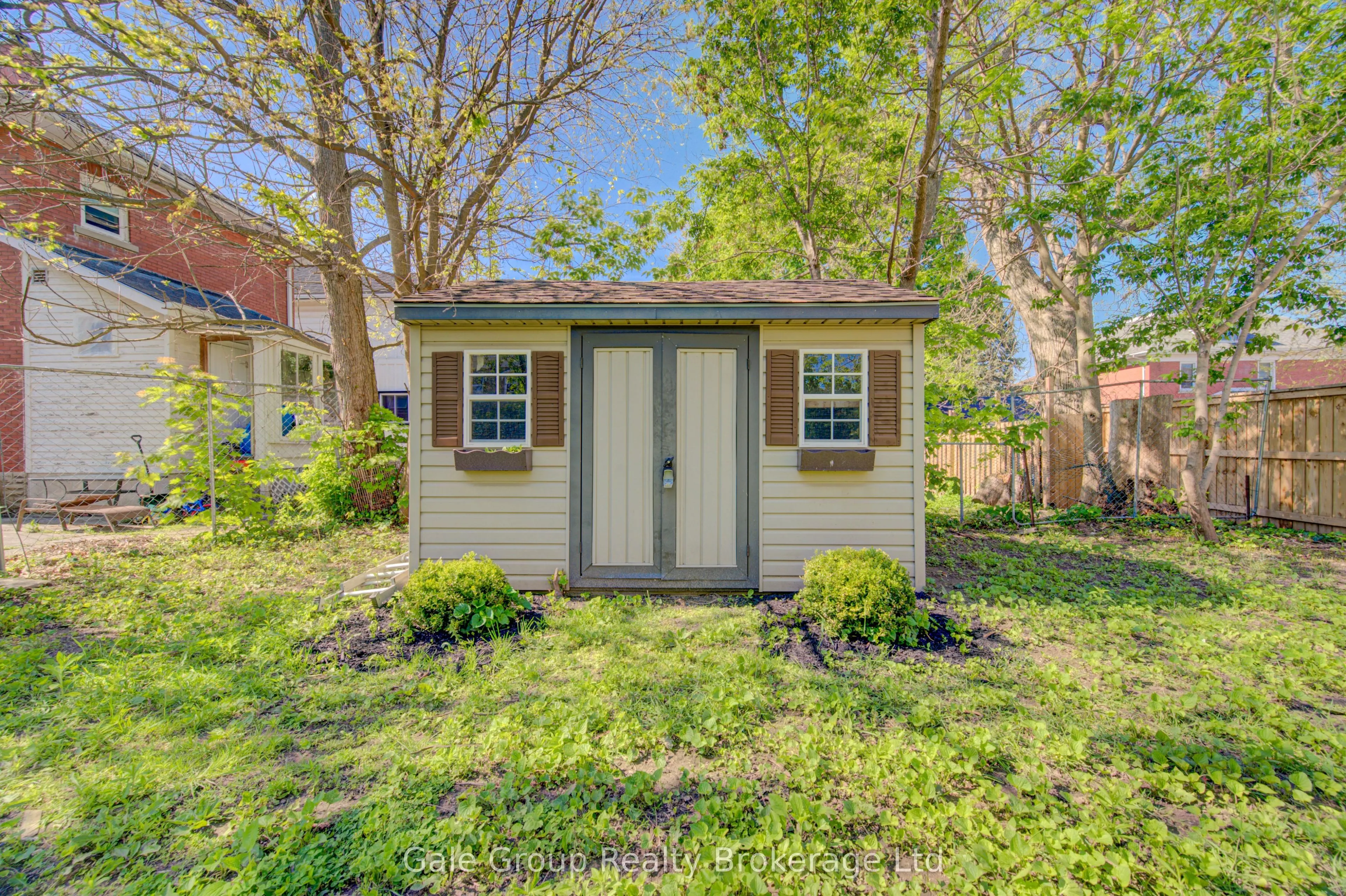 203 Talbot Street S