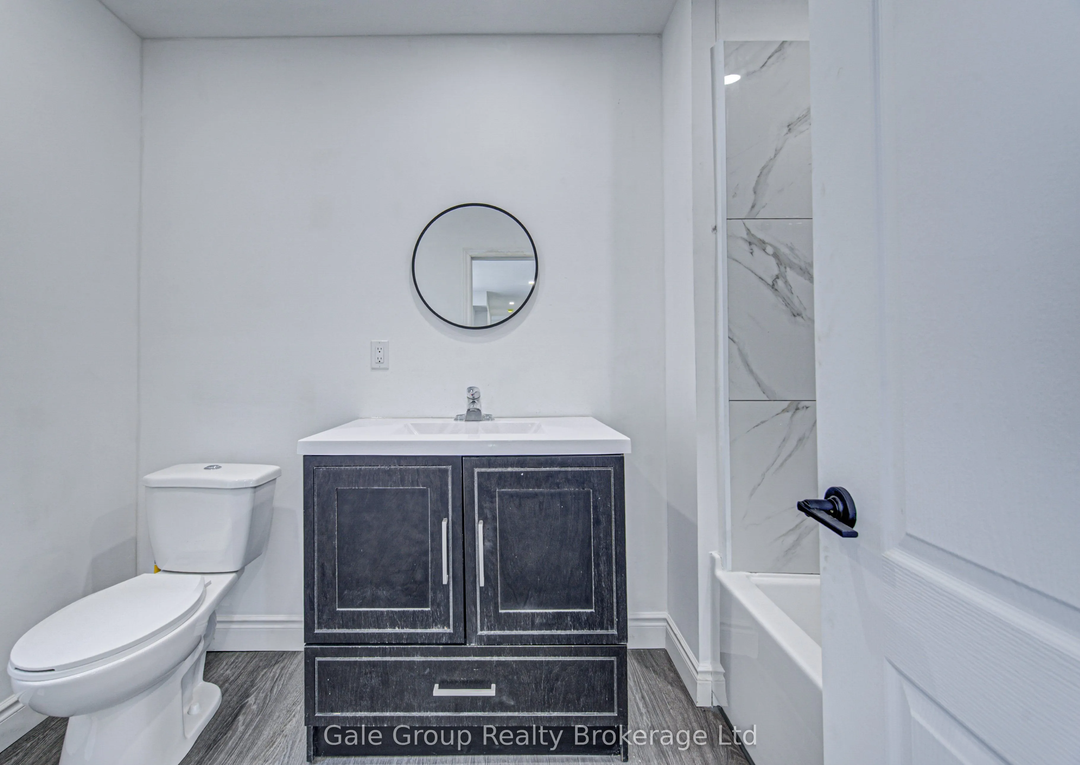 203 Talbot Street S