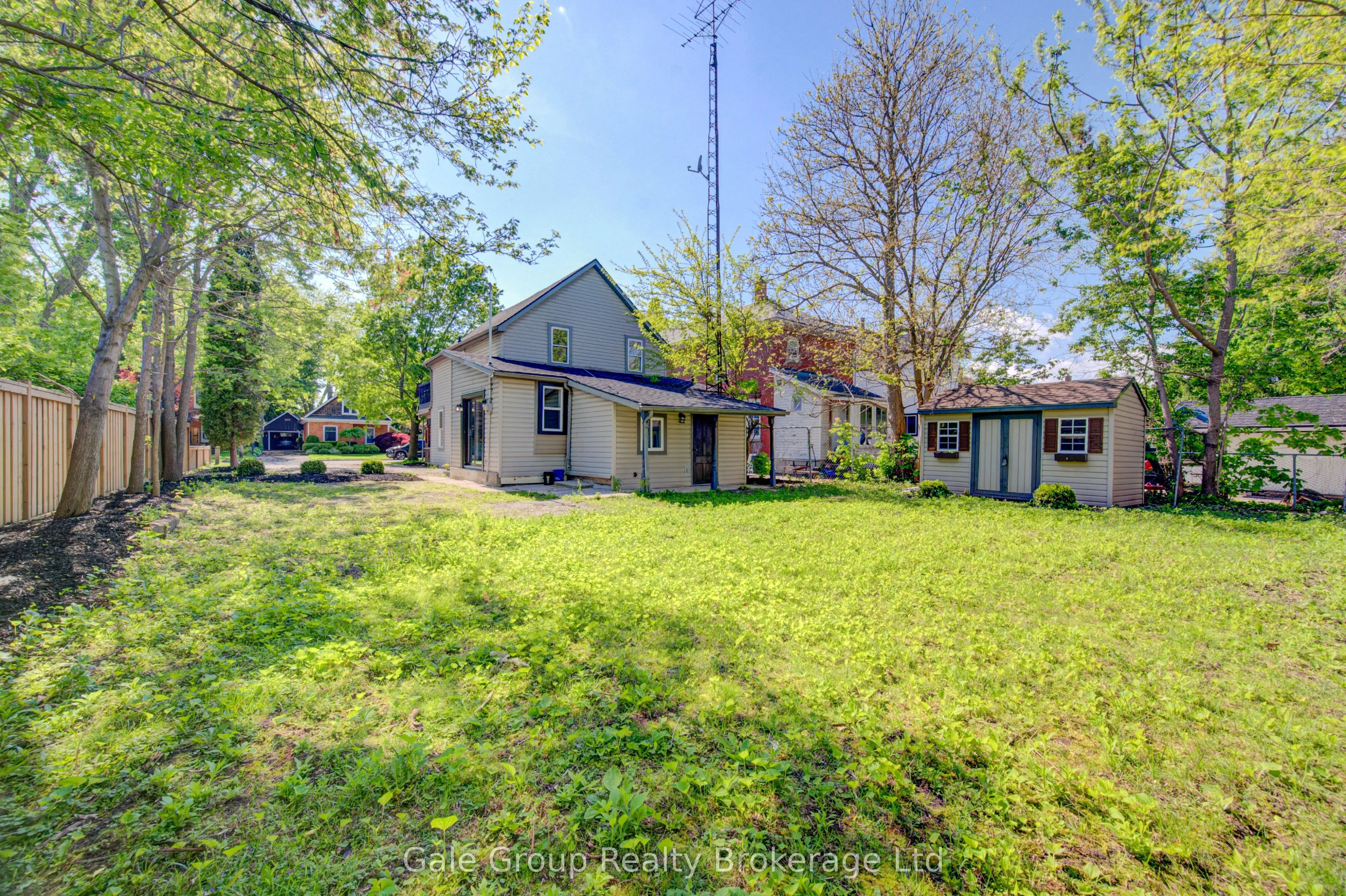 203 Talbot Street S