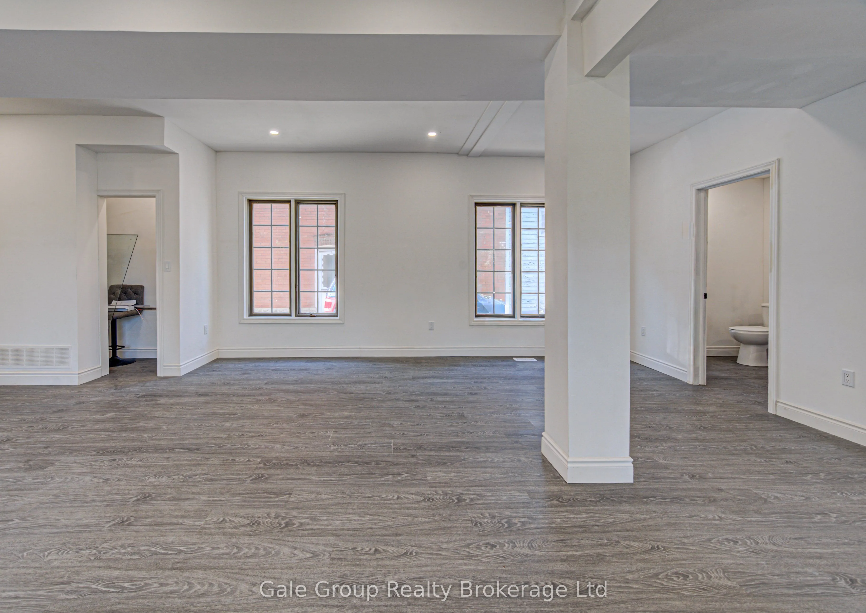 203 Talbot Street S