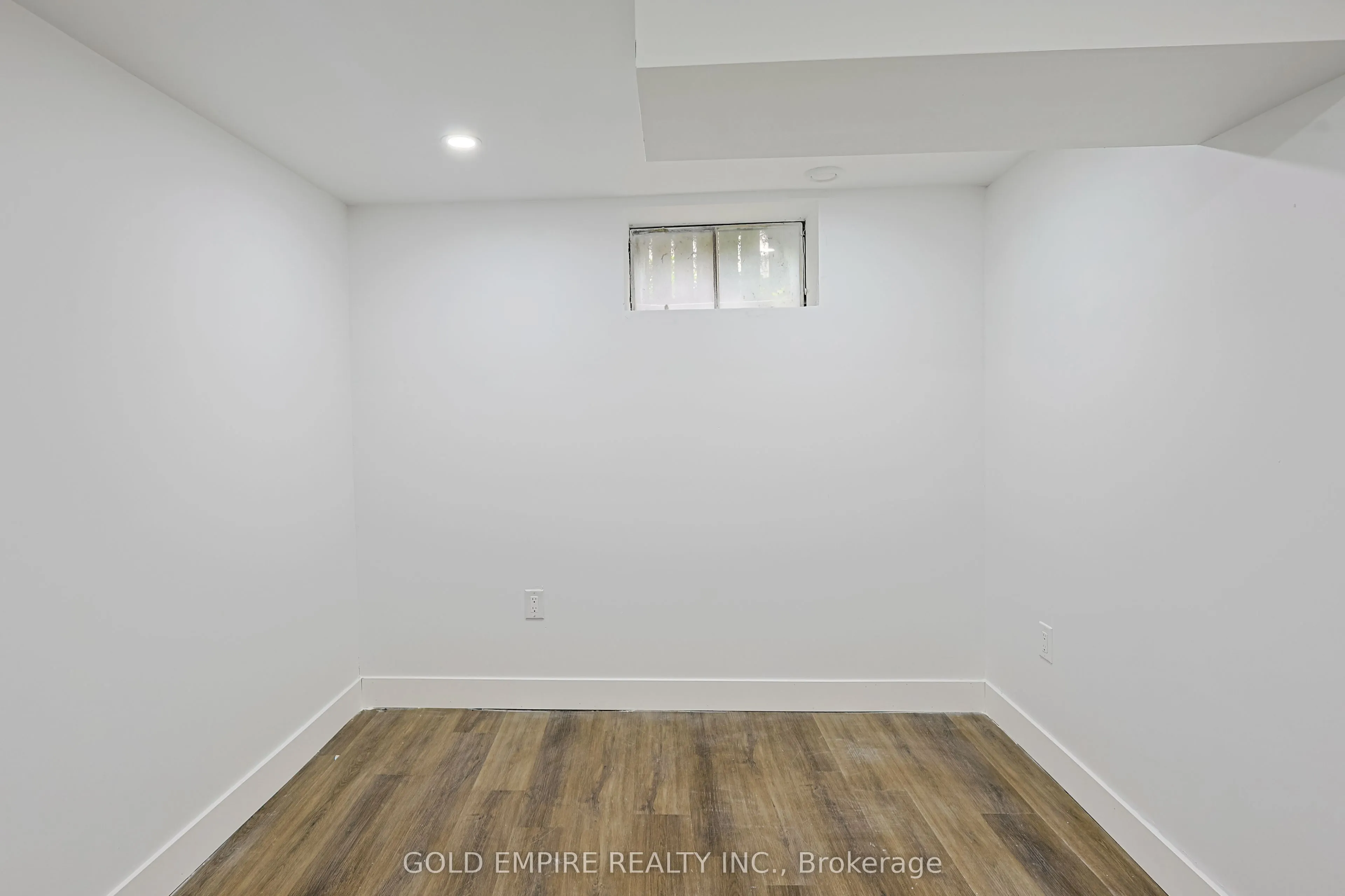 54 Tweedsmuir Avenue