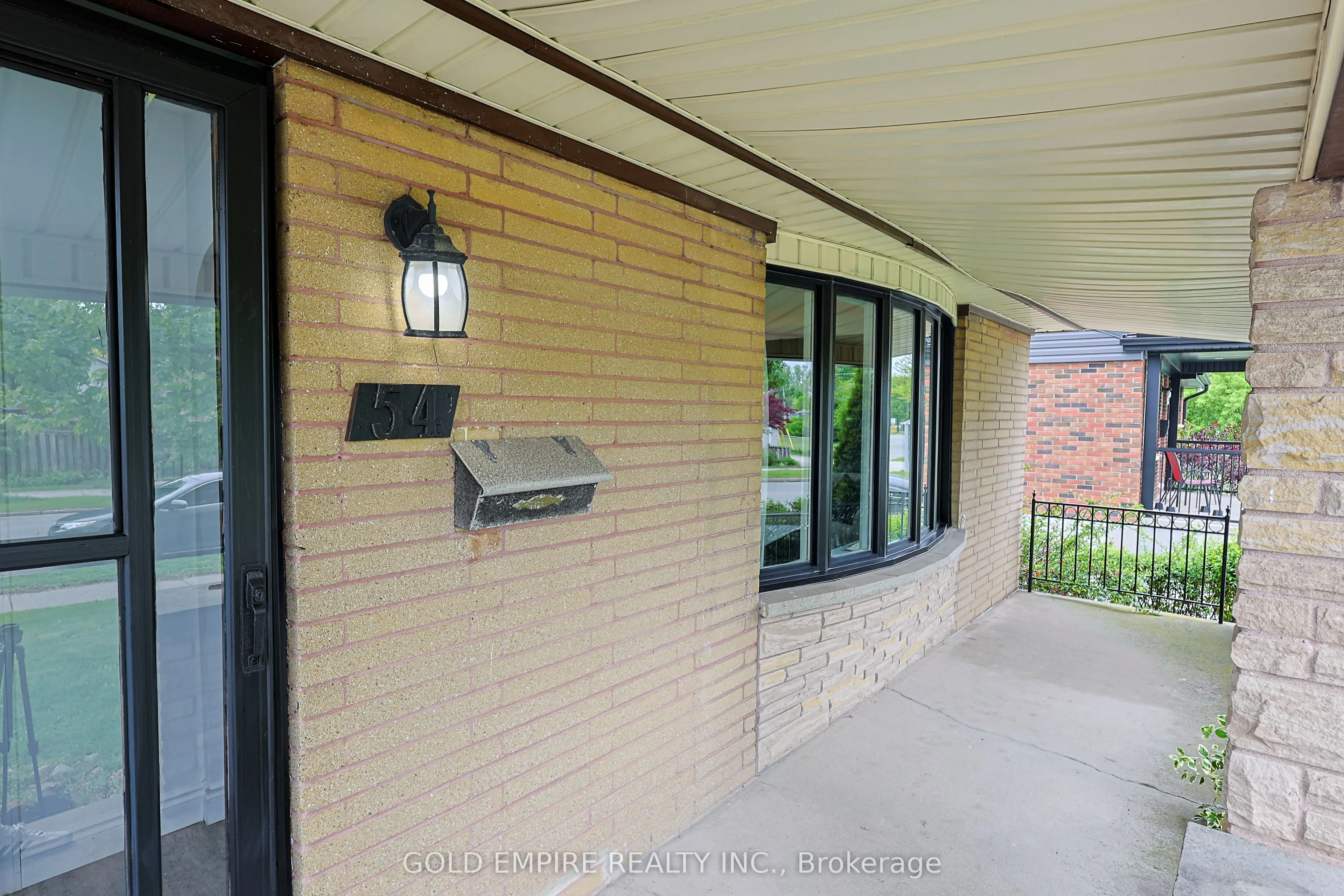 54 Tweedsmuir Avenue