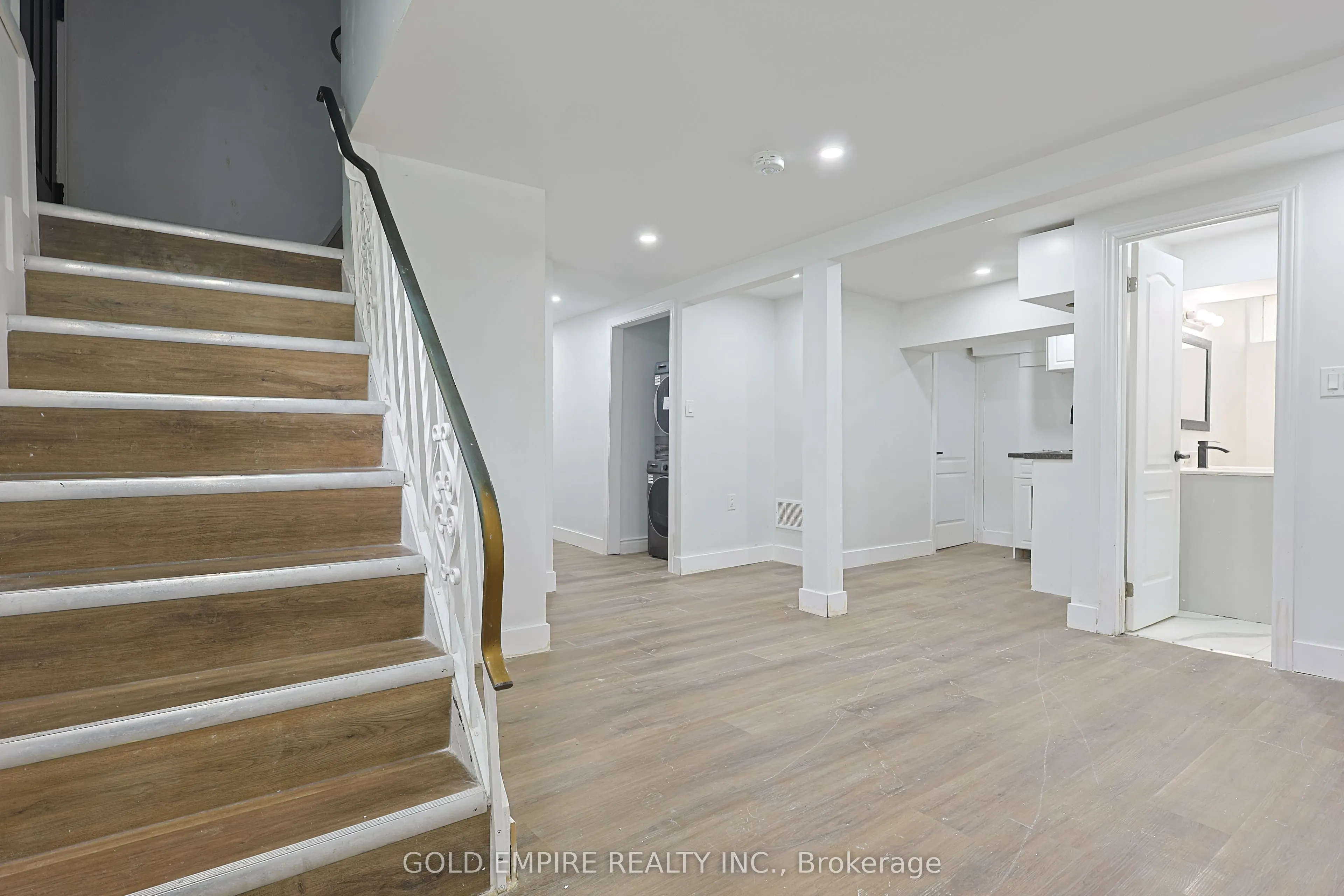 54 Tweedsmuir Avenue