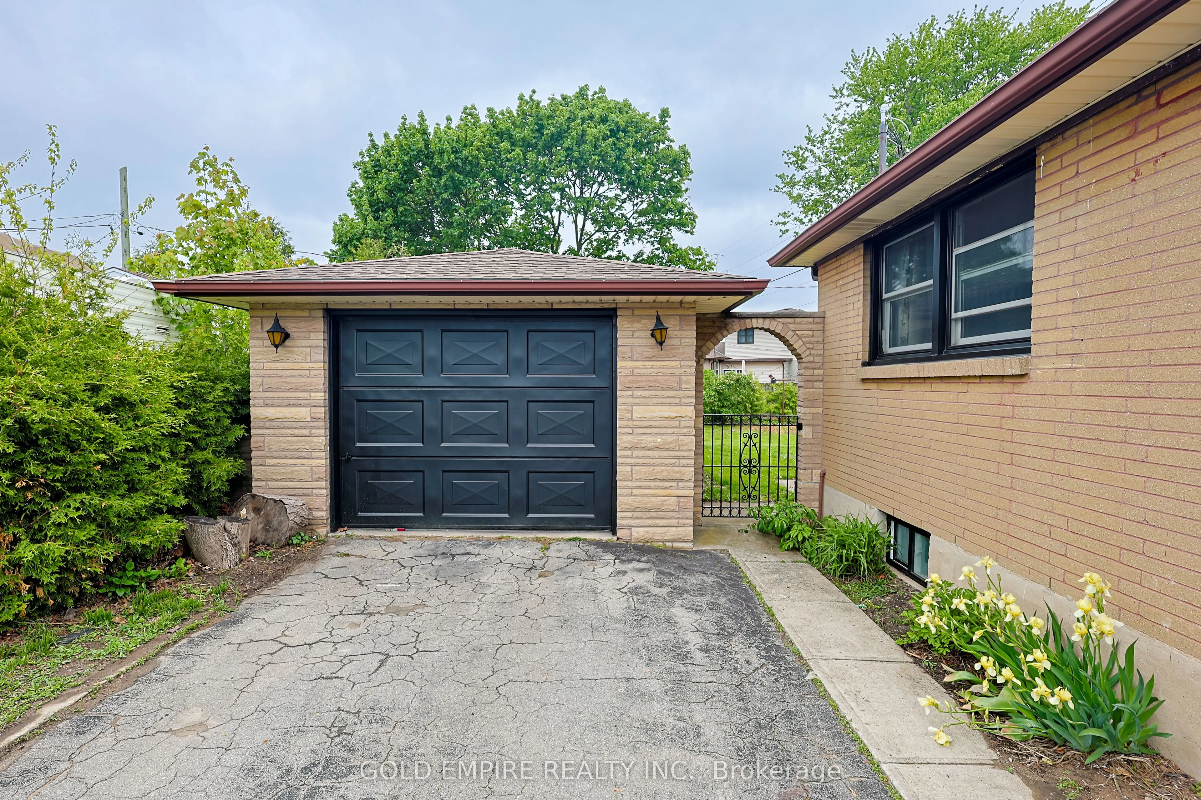 54 Tweedsmuir Avenue
