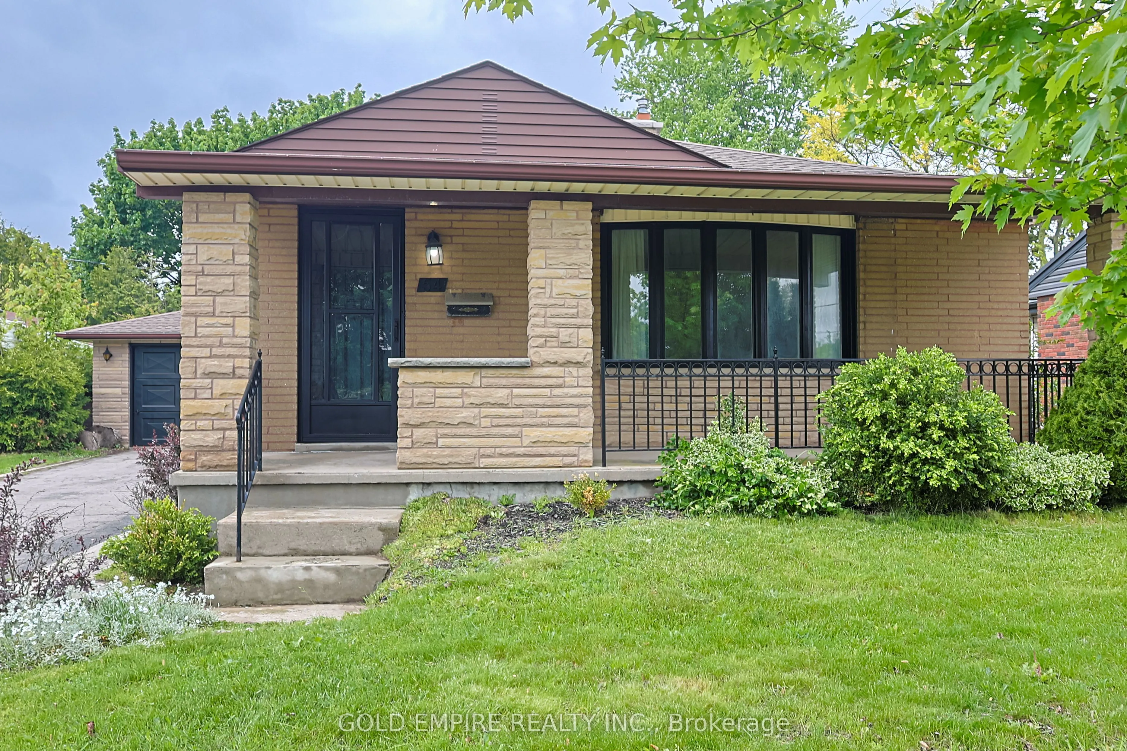 54 Tweedsmuir Avenue
