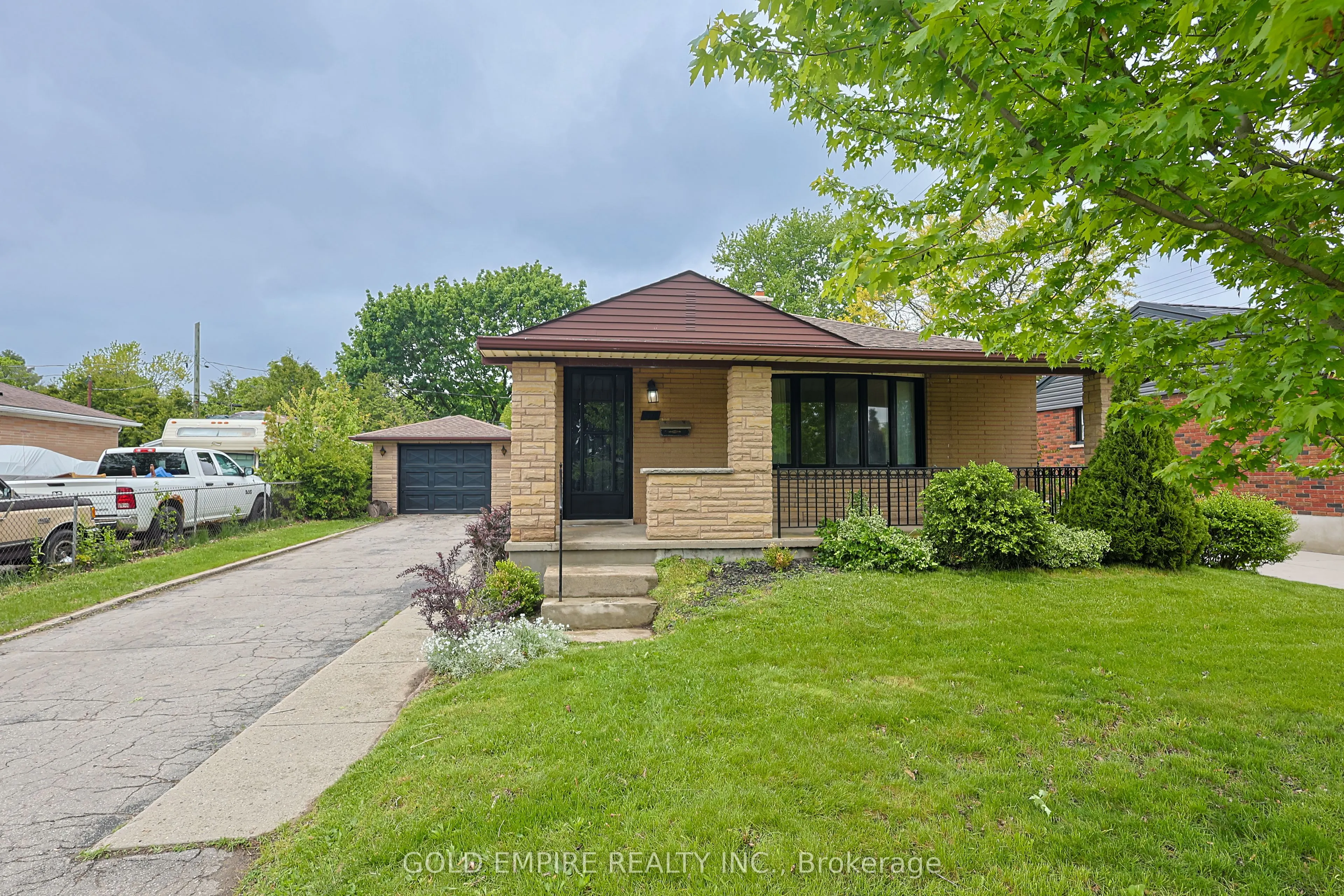 54 Tweedsmuir Avenue