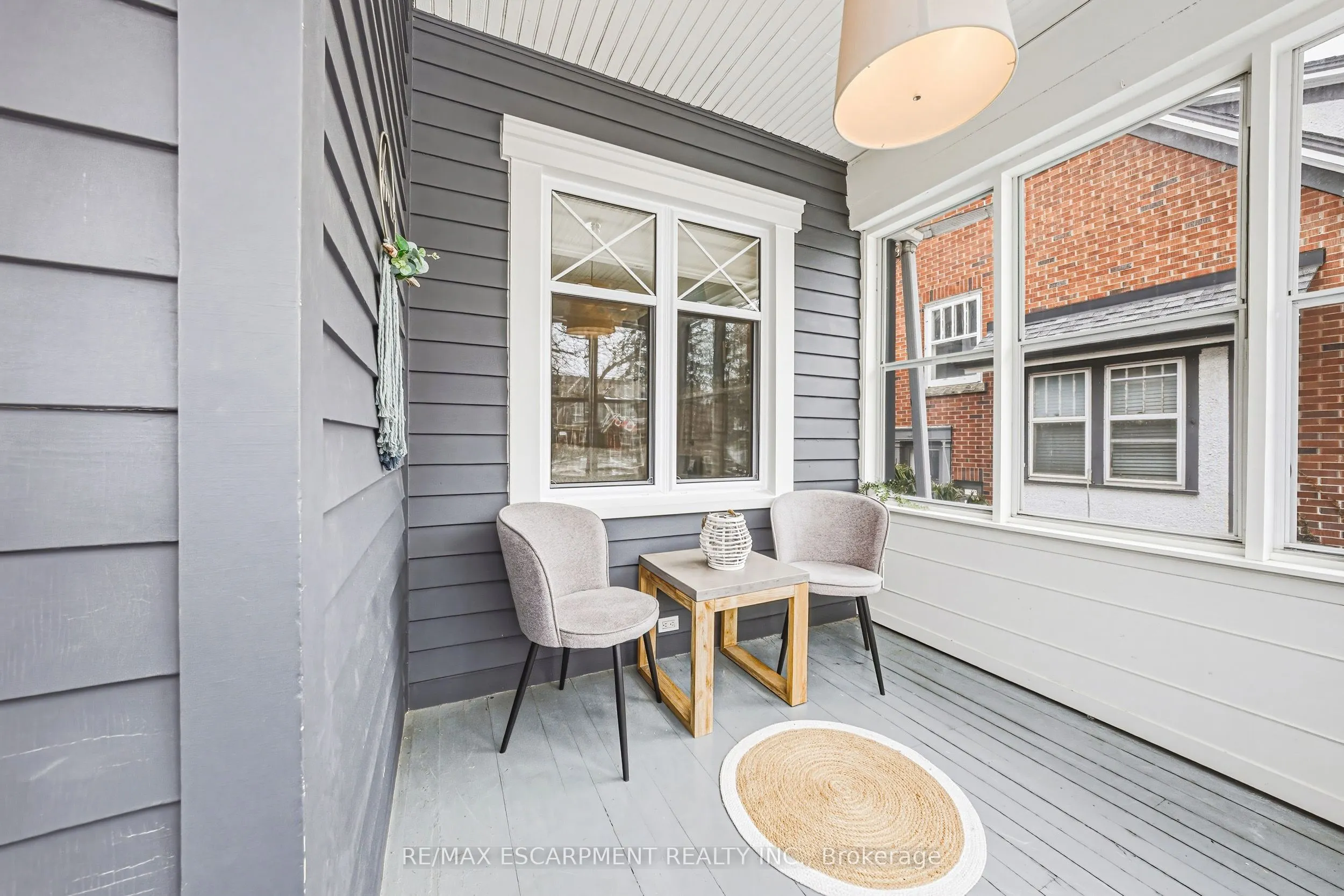 6 Nelles Boulevard
