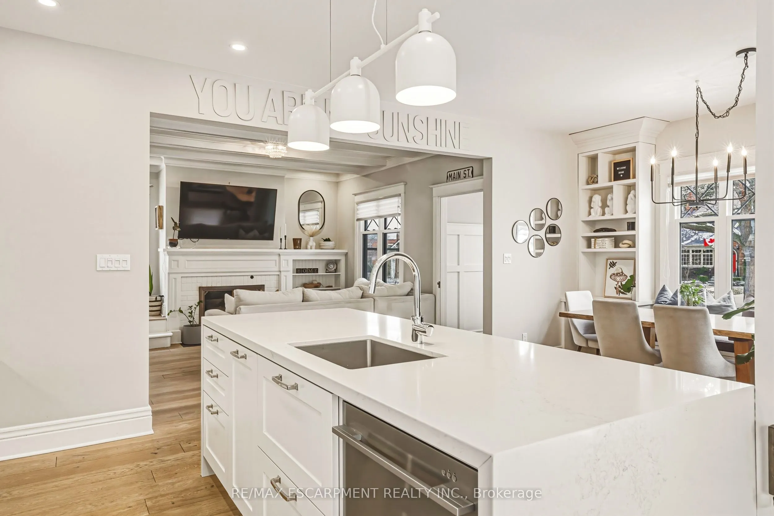 6 Nelles Boulevard