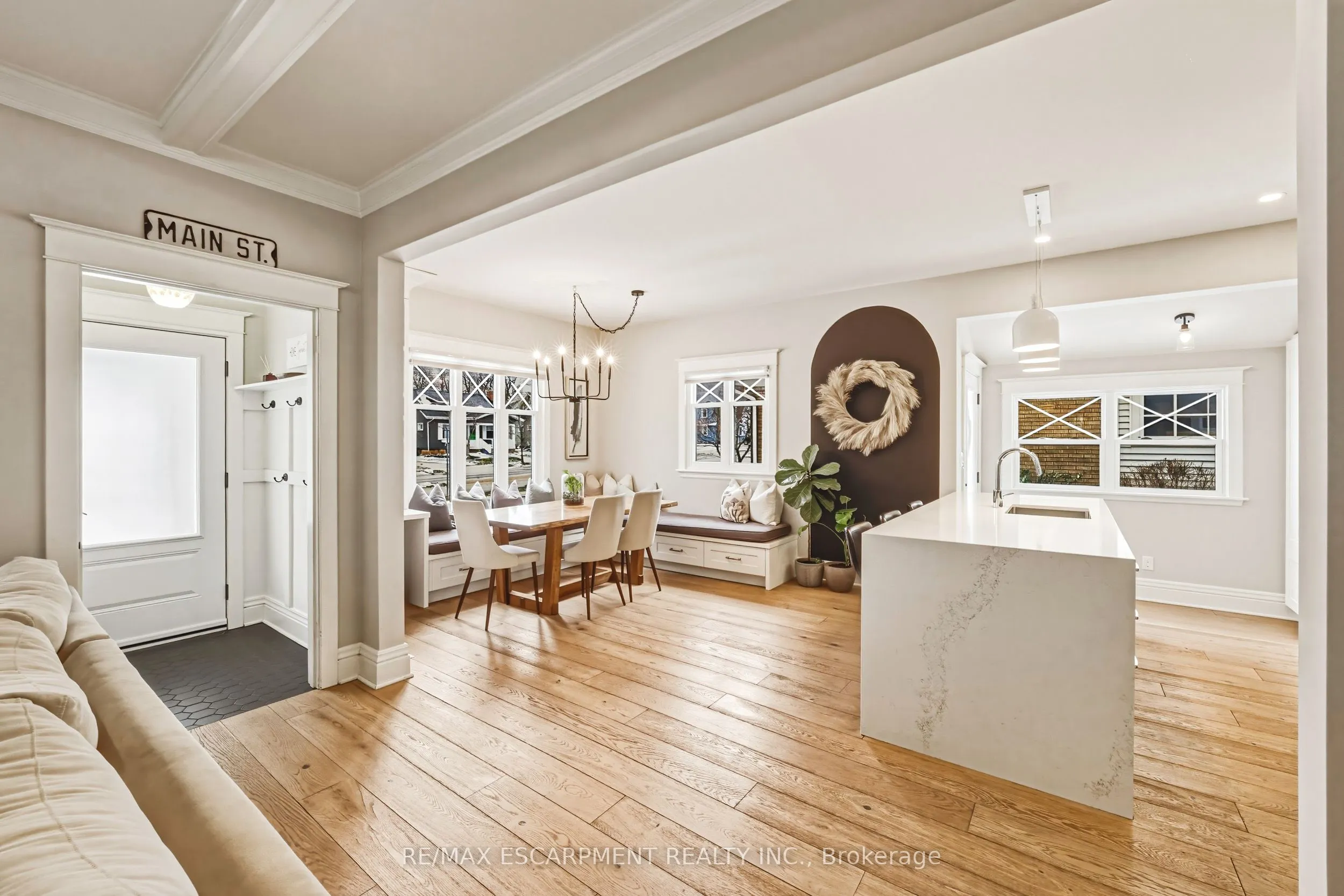 6 Nelles Boulevard