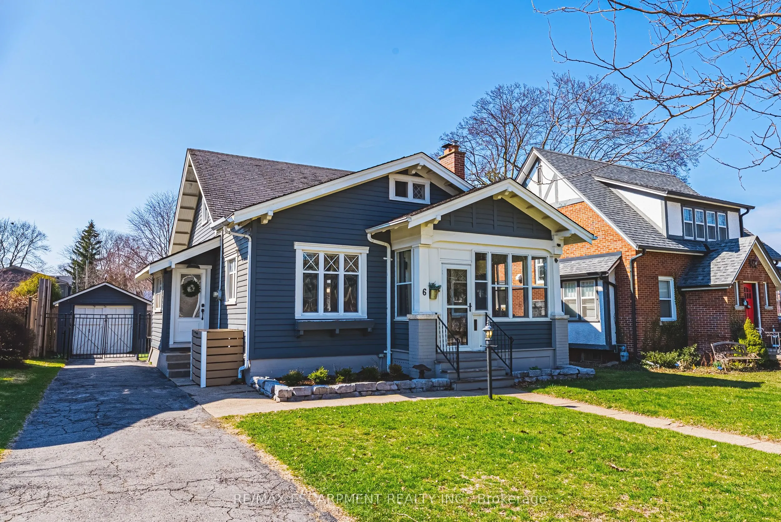 6 Nelles Boulevard