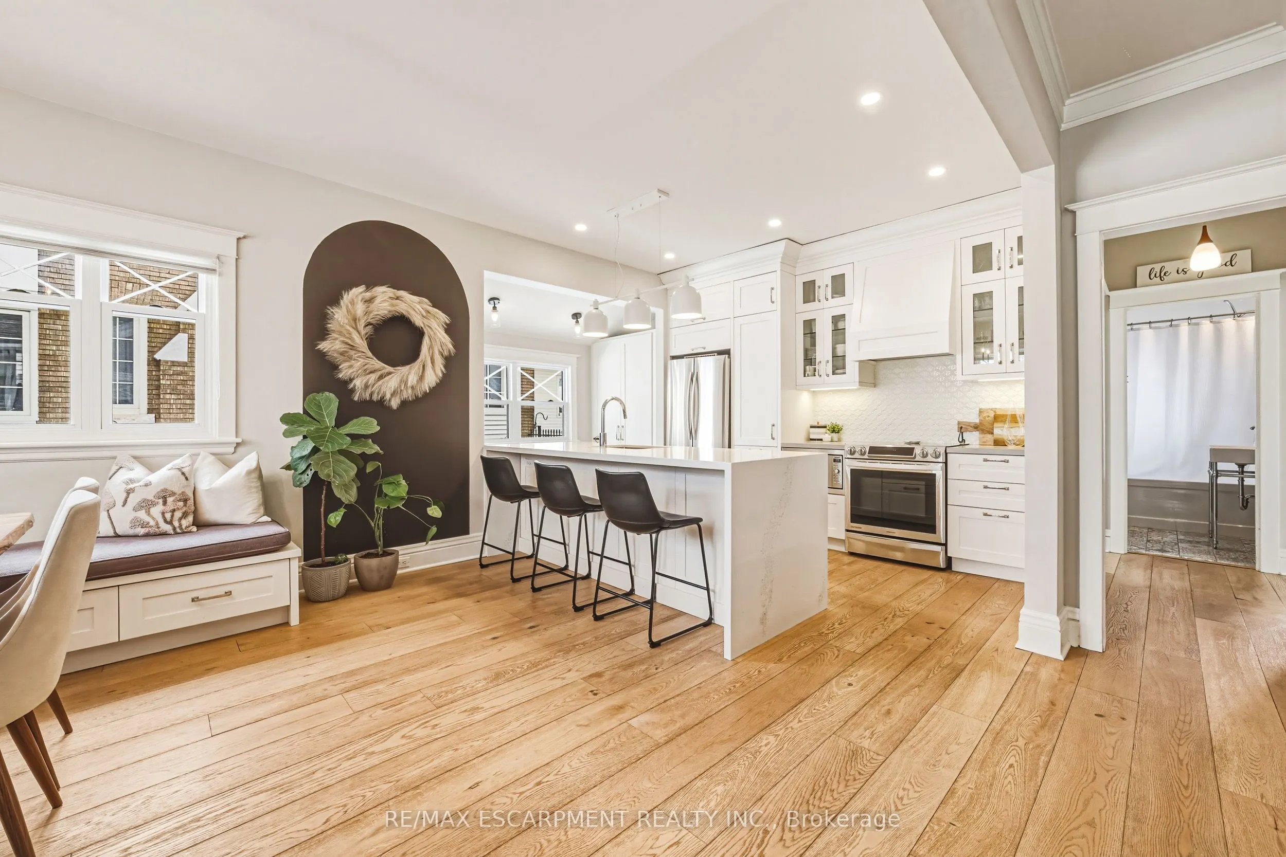 6 Nelles Boulevard
