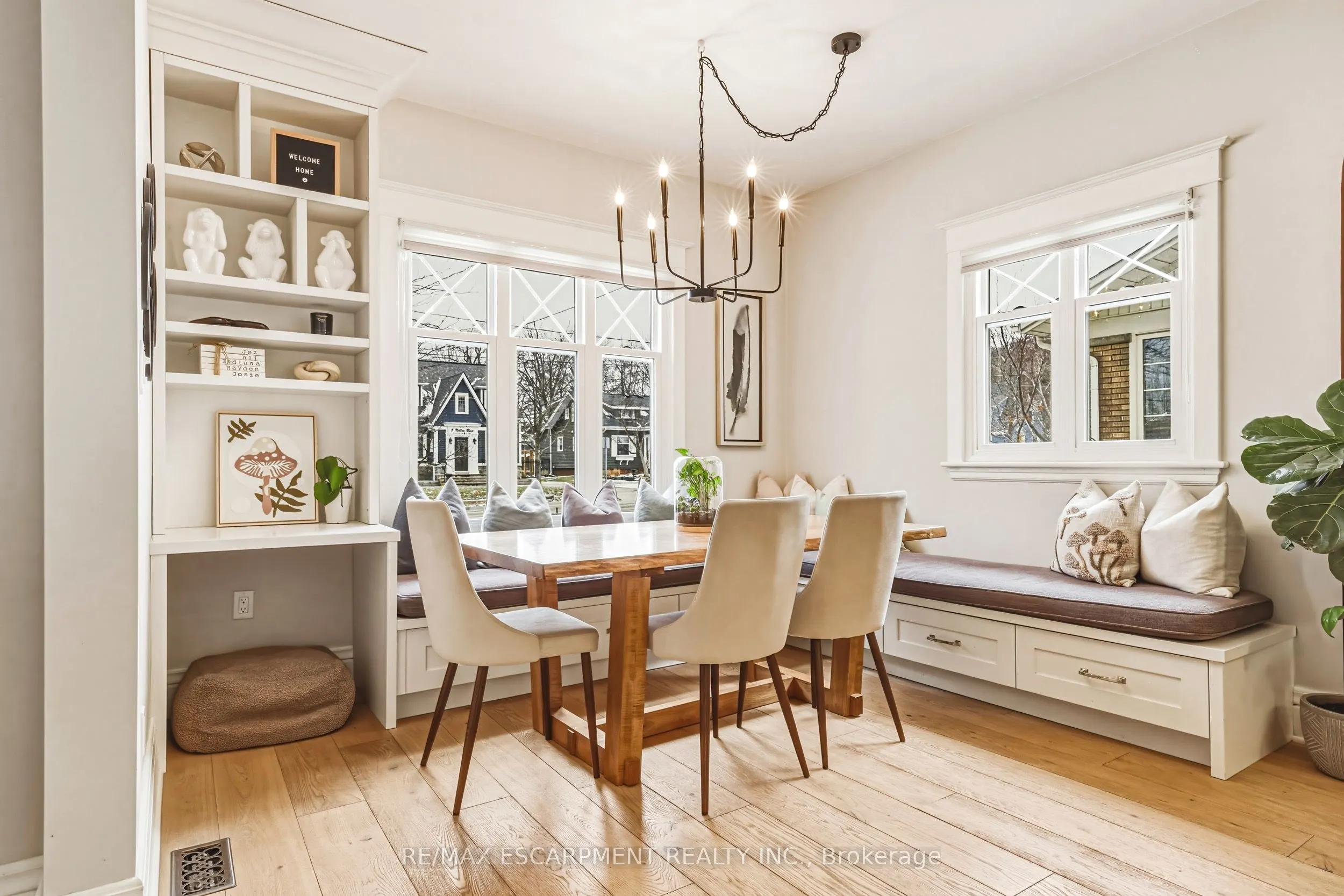 6 Nelles Boulevard