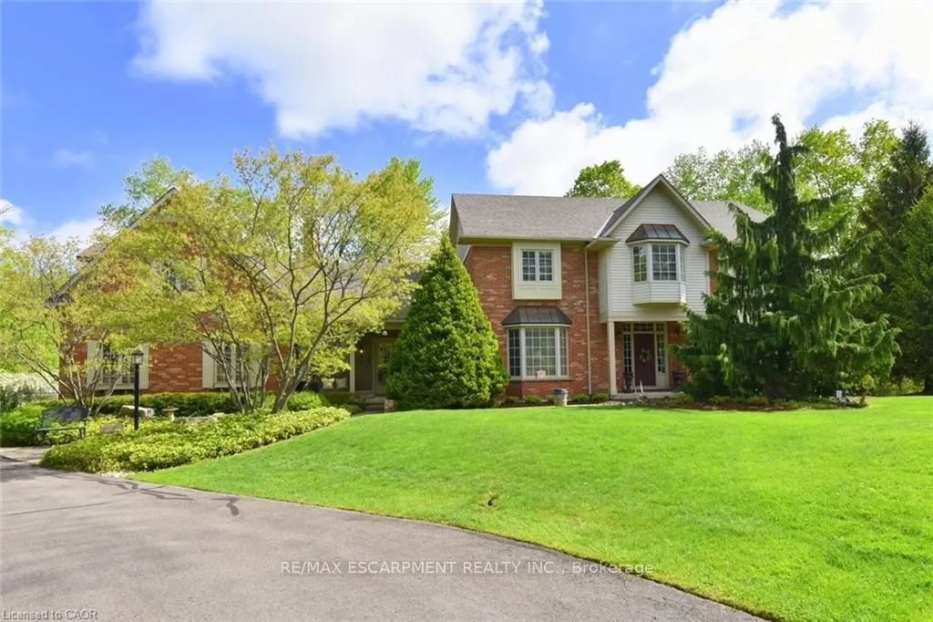 712 Robson Road