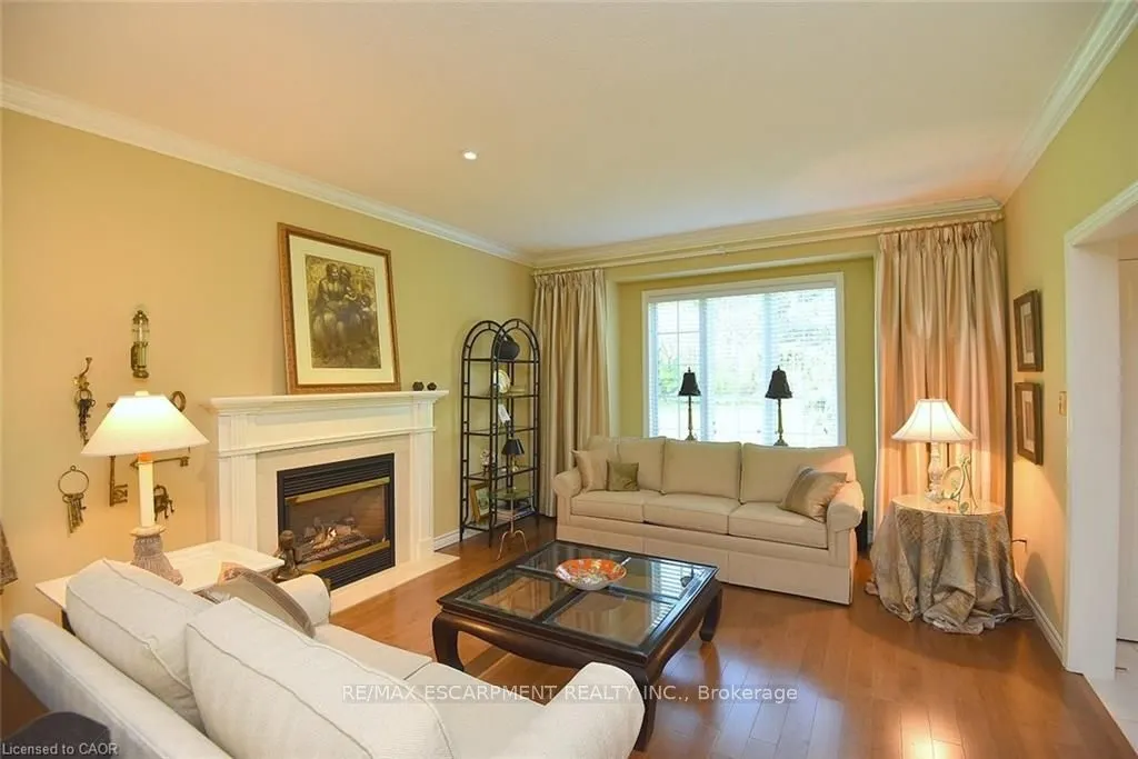 712 Robson Road