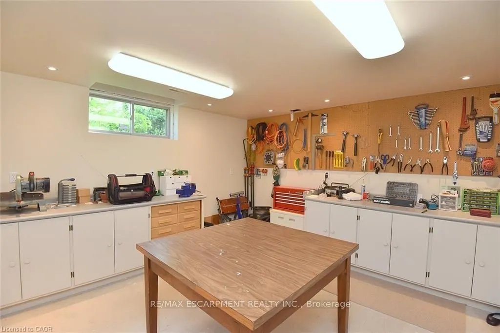 712 Robson Road