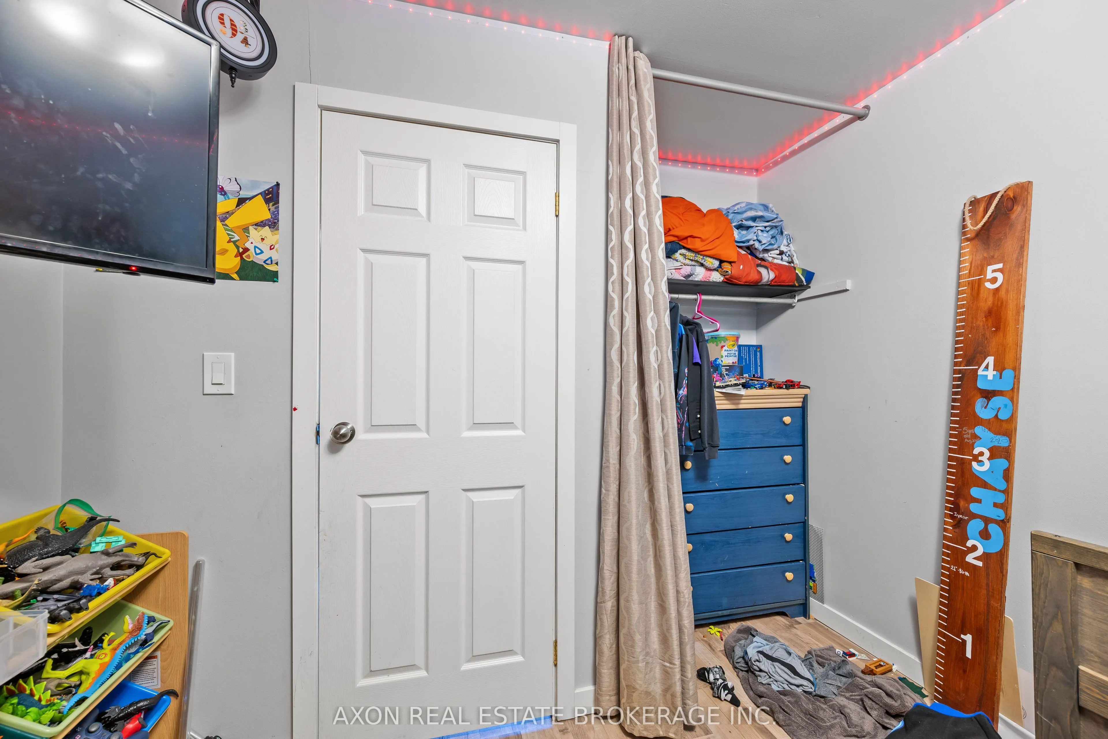 869 Oakview Avenue #9