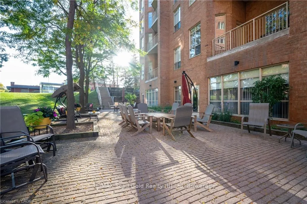 1414 King Street E #101