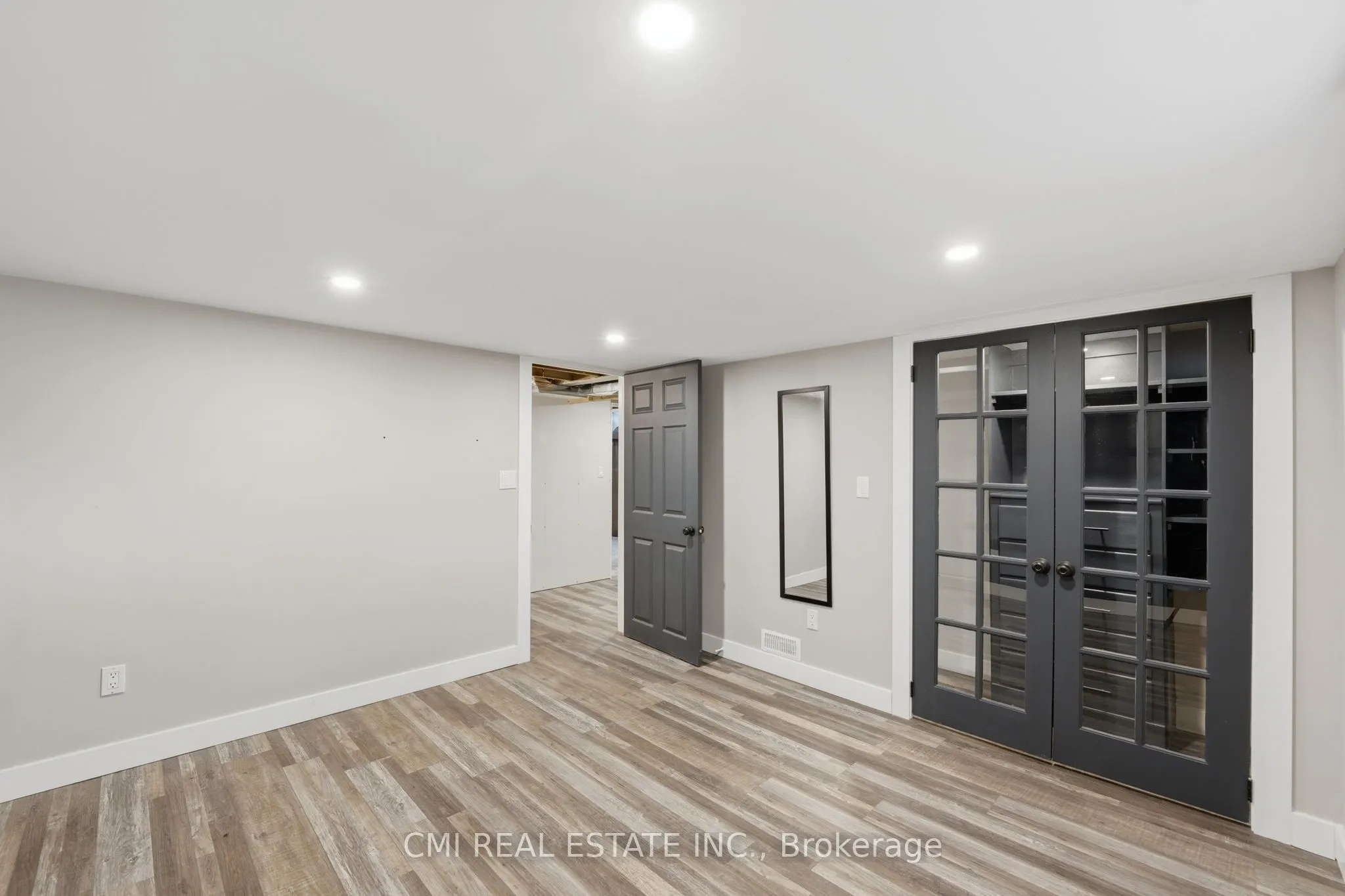 28 River Drive