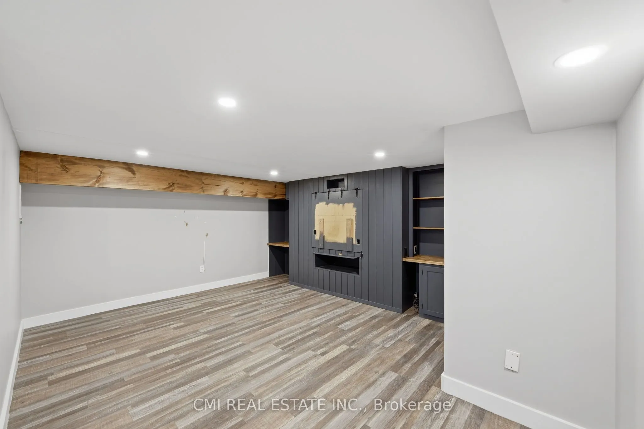 28 River Drive